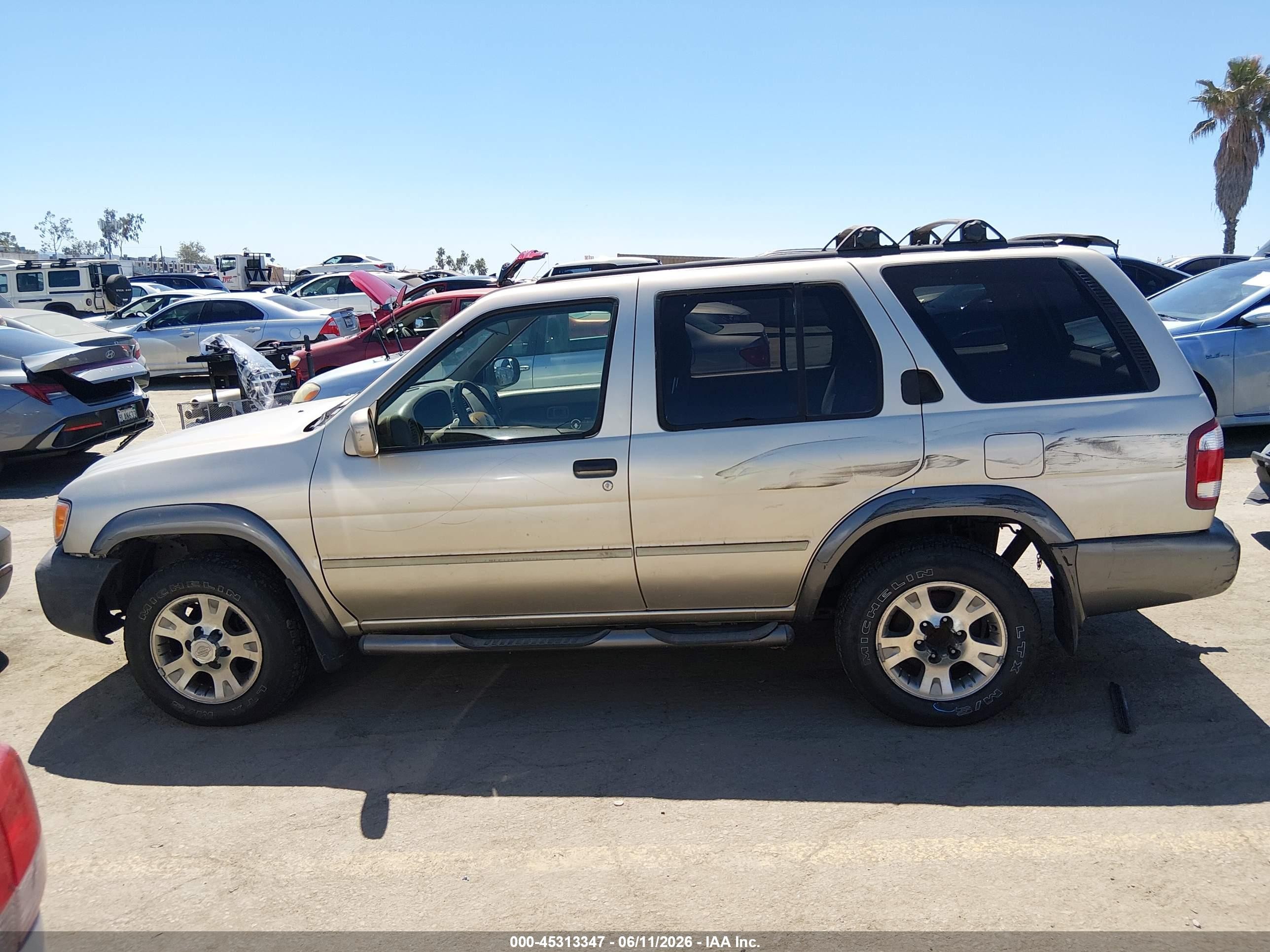 2000 Nissan Pathfinder Le/se/xe Gold vin: JN8AR07Y3YW442015