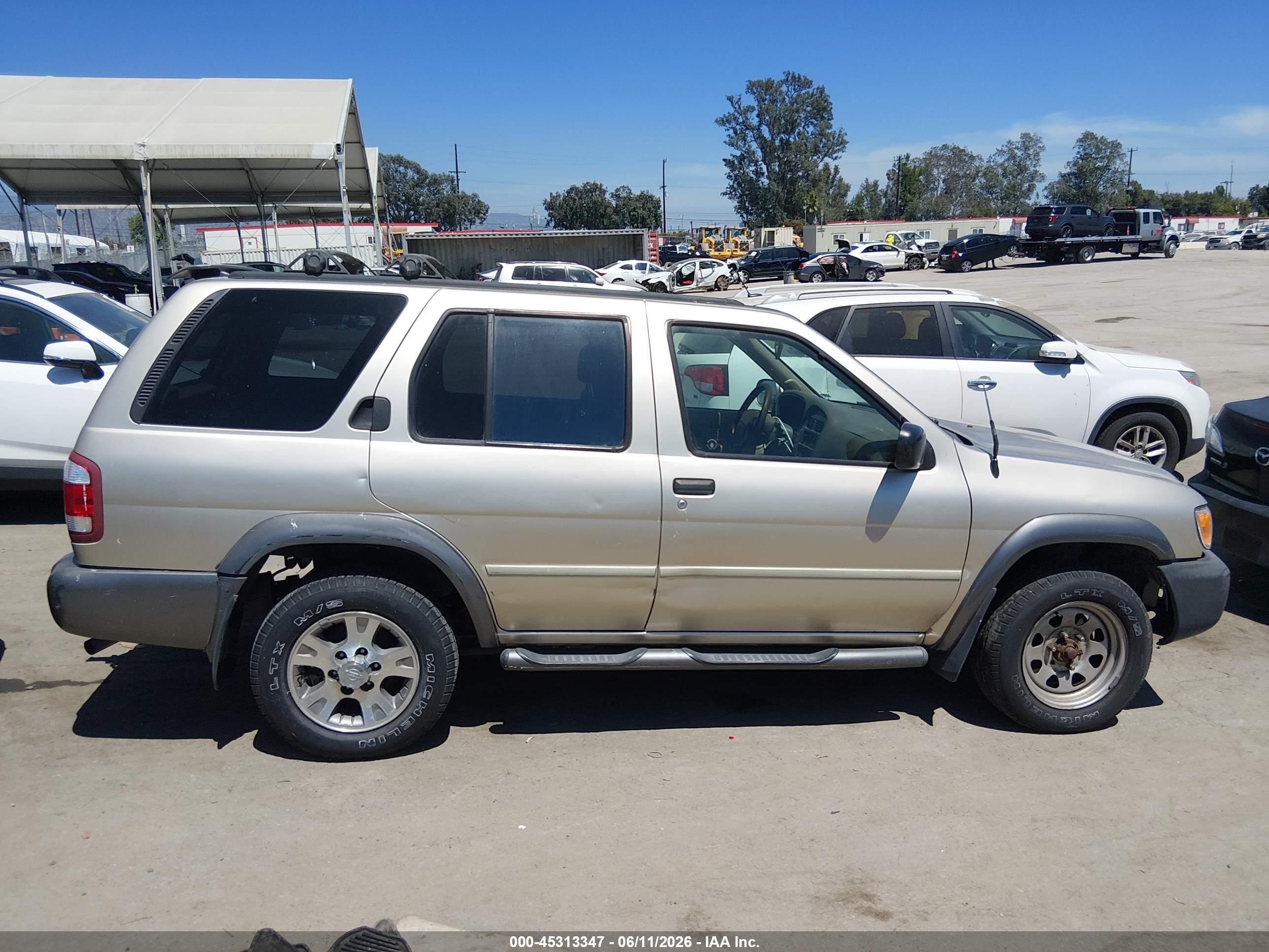 2000 Nissan Pathfinder Le/se/xe Gold vin: JN8AR07Y3YW442015
