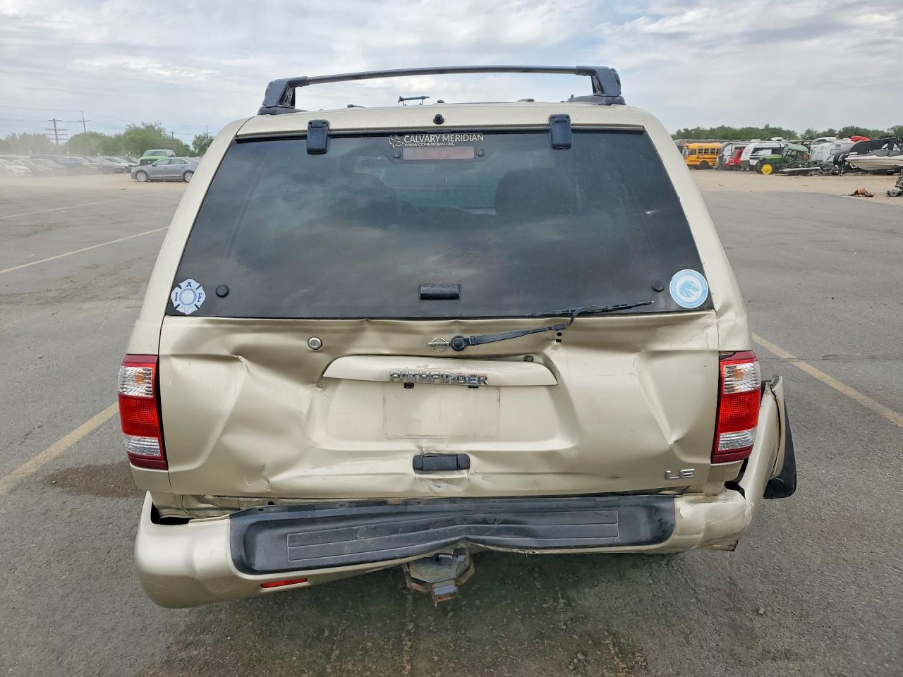 2000 Nissan Pathfinder Xe Gold vin: JN8AR07Y5YW444204