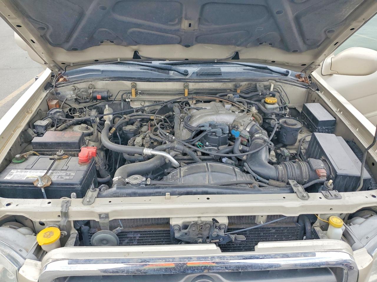 2000 Nissan Pathfinder Xe Gold vin: JN8AR07Y5YW444204