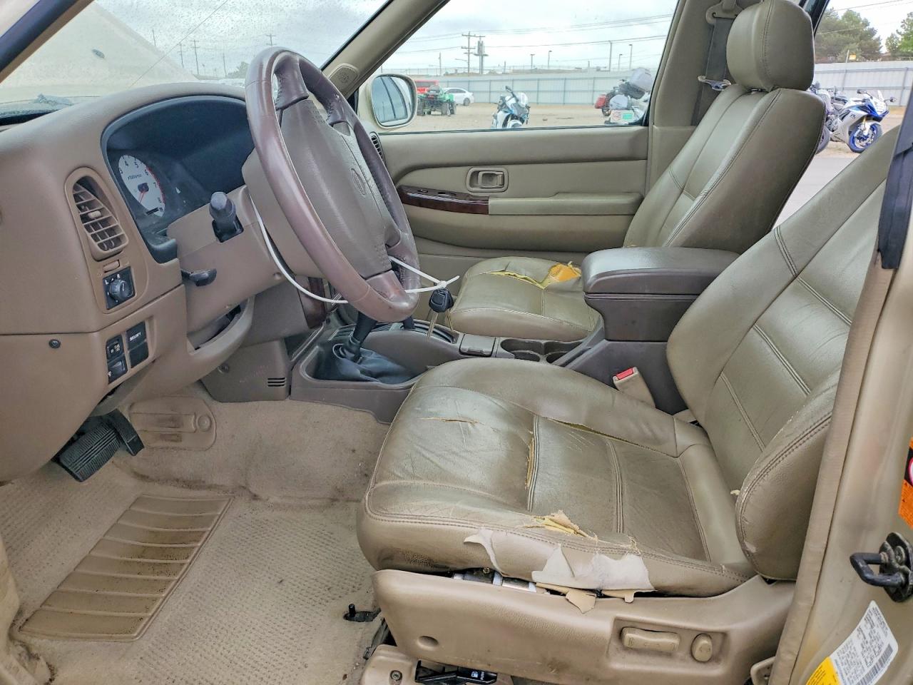 2000 Nissan Pathfinder Xe Gold vin: JN8AR07Y5YW444204