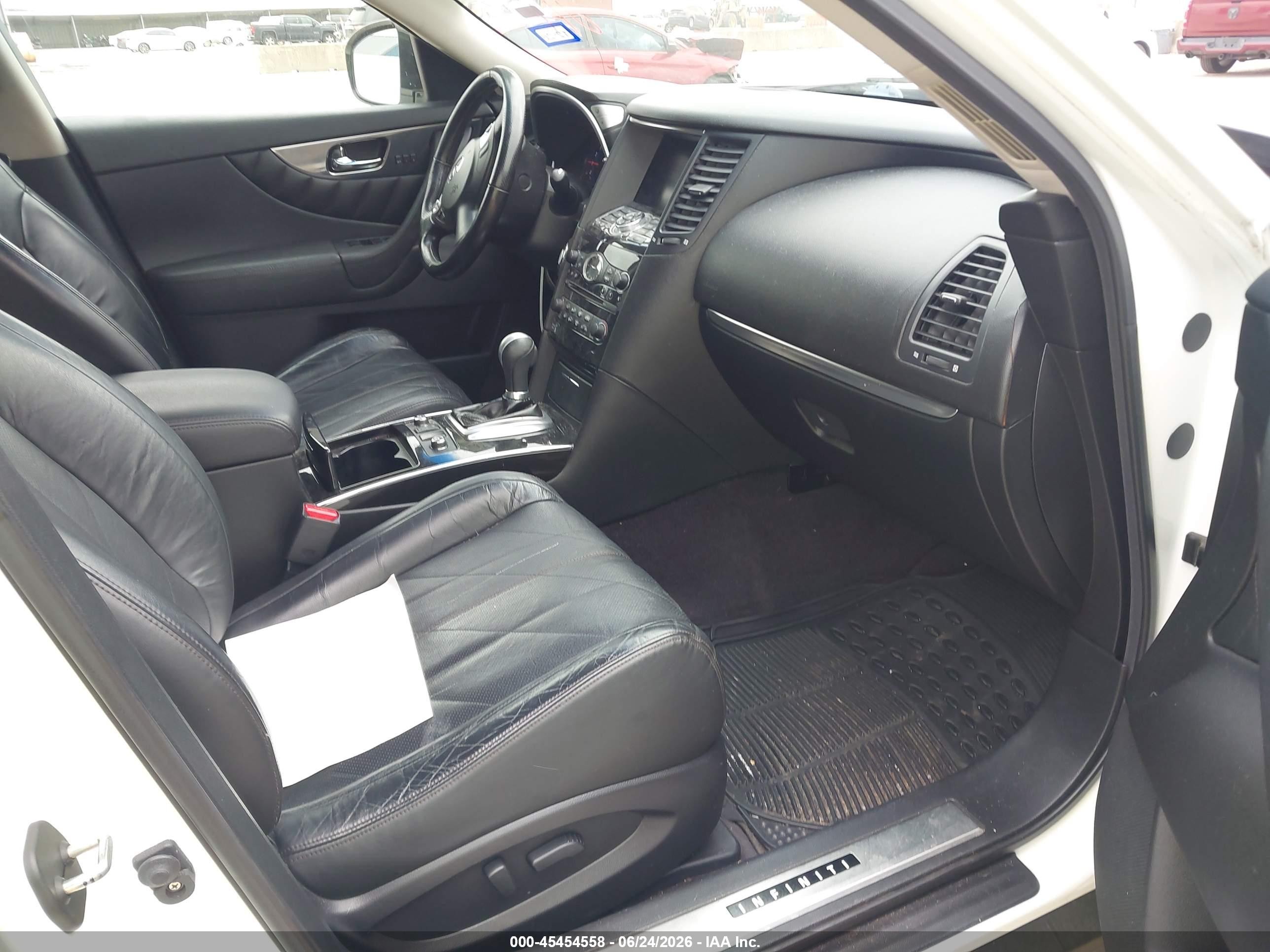 2011 Infiniti Fx35   White vin: JN8AS1MW0BM141461
