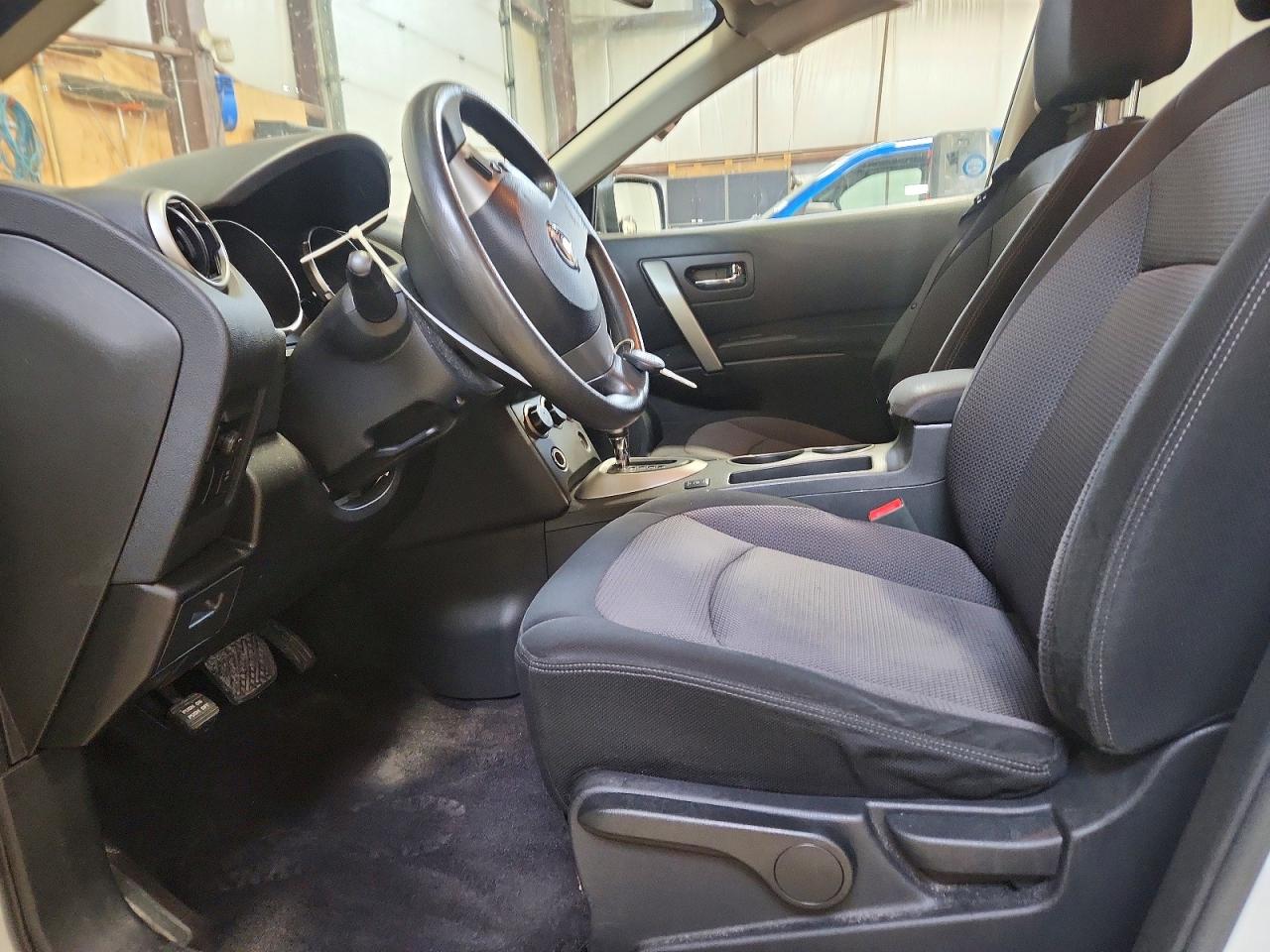 2008 Nissan Rogue S White vin: JN8AS58T38W025840