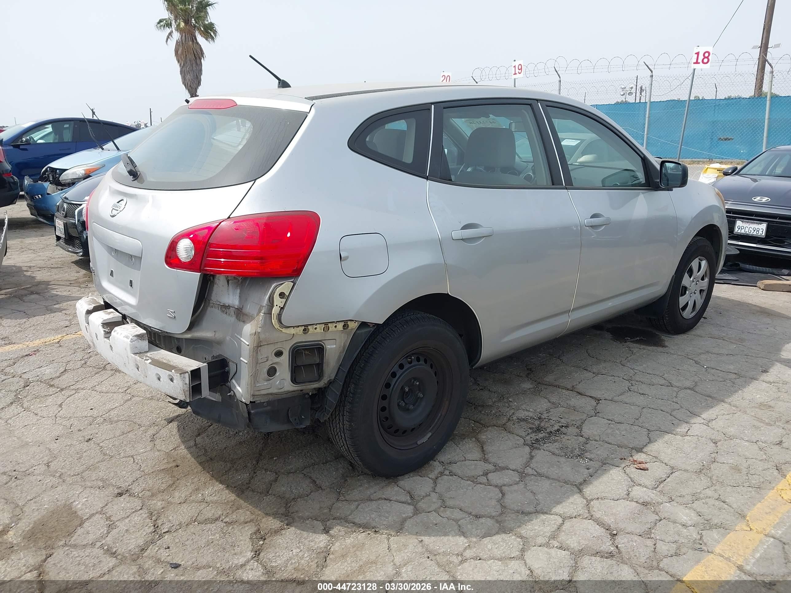 2008 Nissan Rogue S Silver vin: JN8AS58T48W302625