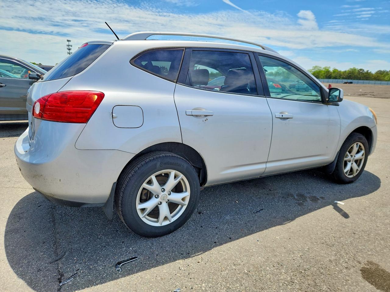2009 Nissan Rogue Silver vin: JN8AS58V09W436552