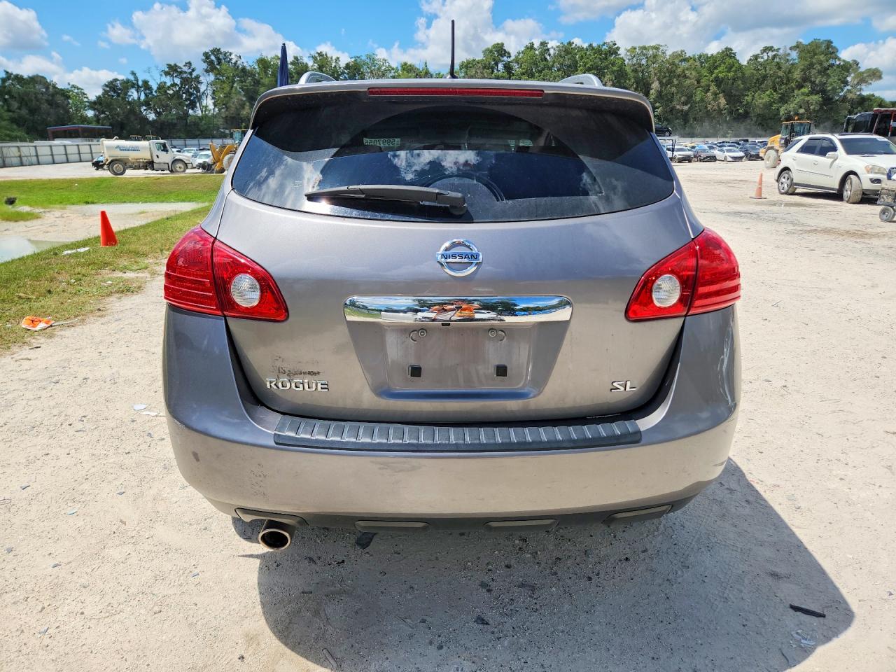 2011 Nissan Rogue S Silver vin: JN8AS5MT0BW577552