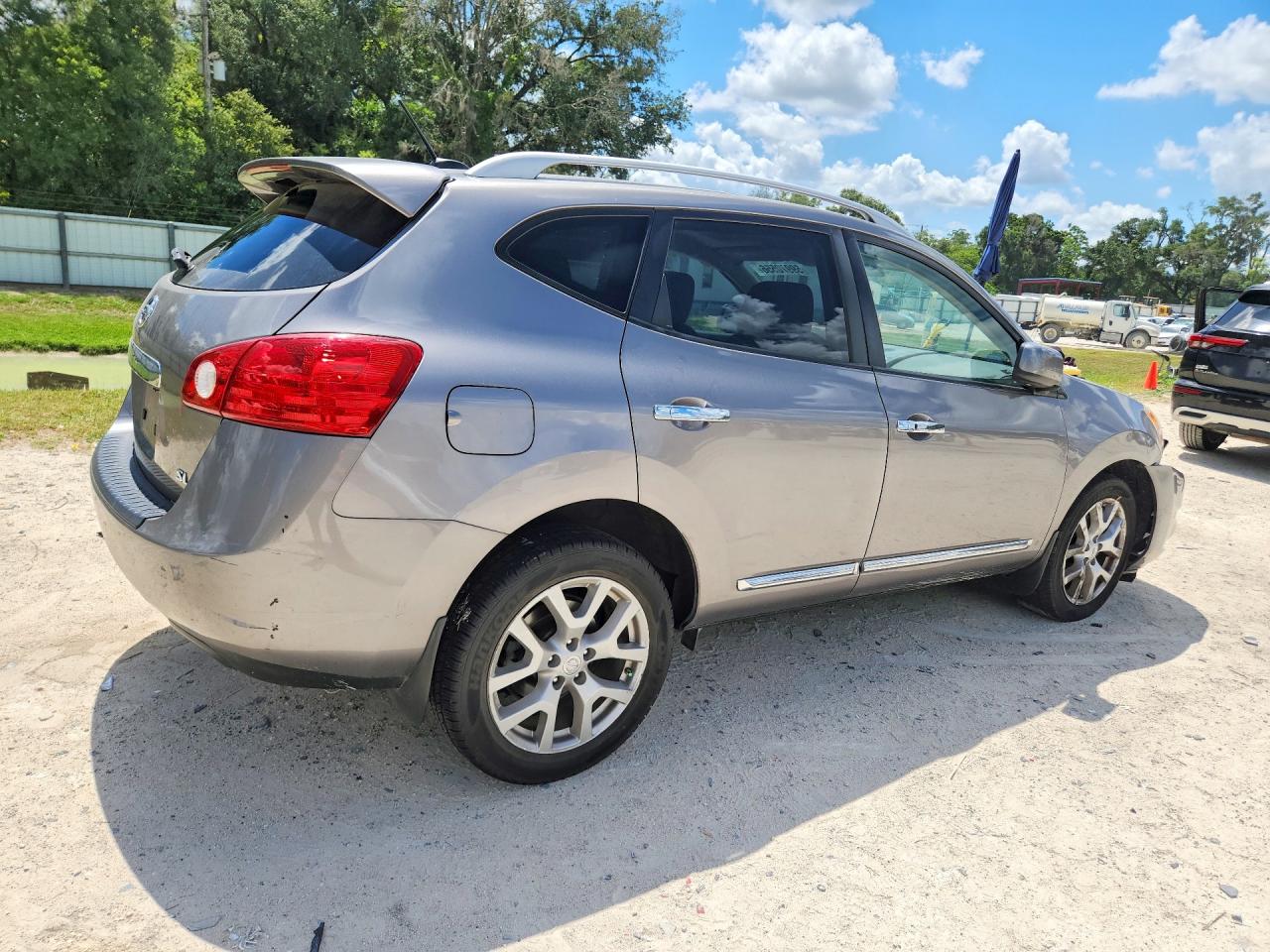 2011 Nissan Rogue S Silver vin: JN8AS5MT0BW577552
