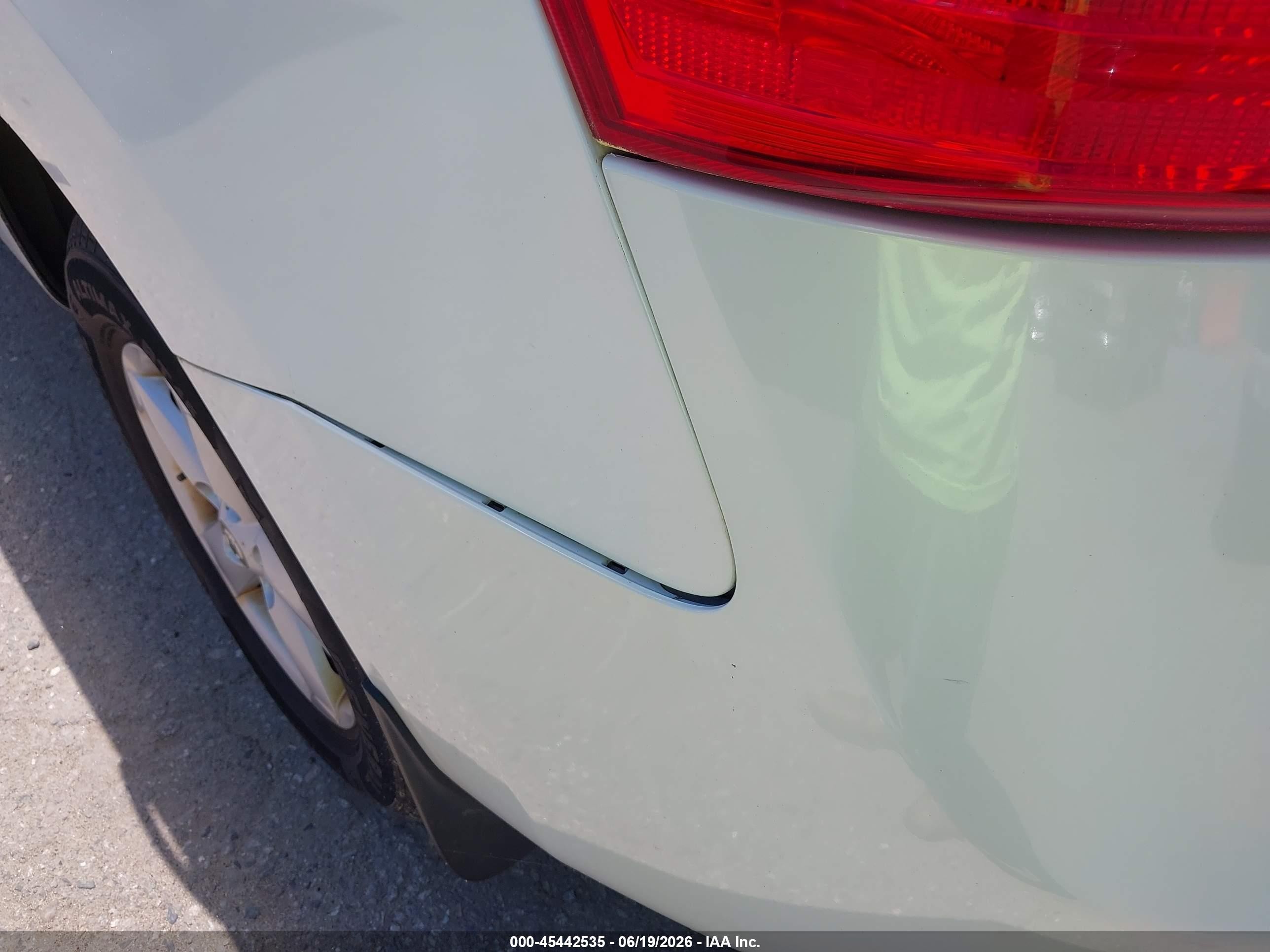 2012 Nissan Rogue S White vin: JN8AS5MT0CW296028