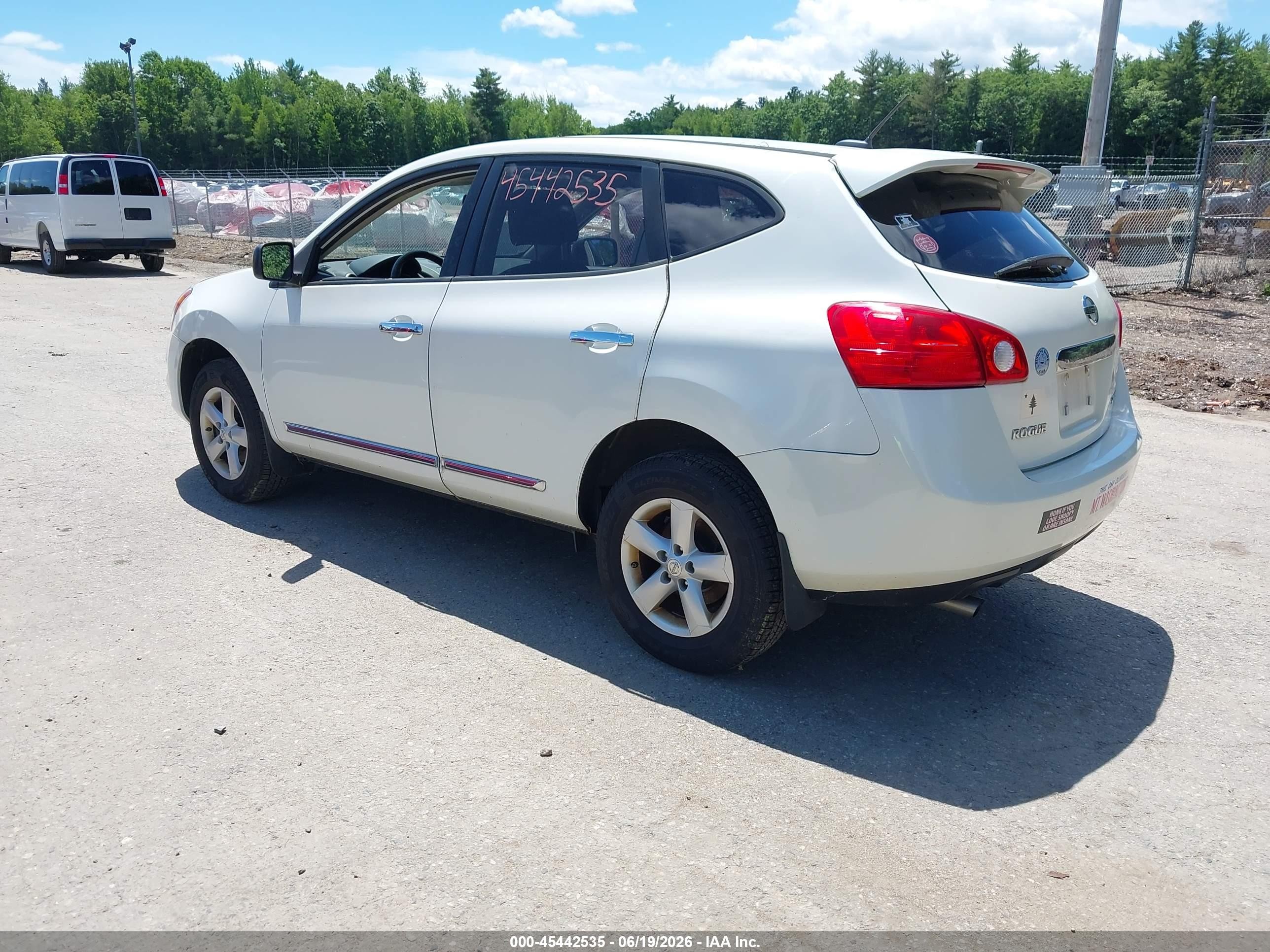 2012 Nissan Rogue S White vin: JN8AS5MT0CW296028