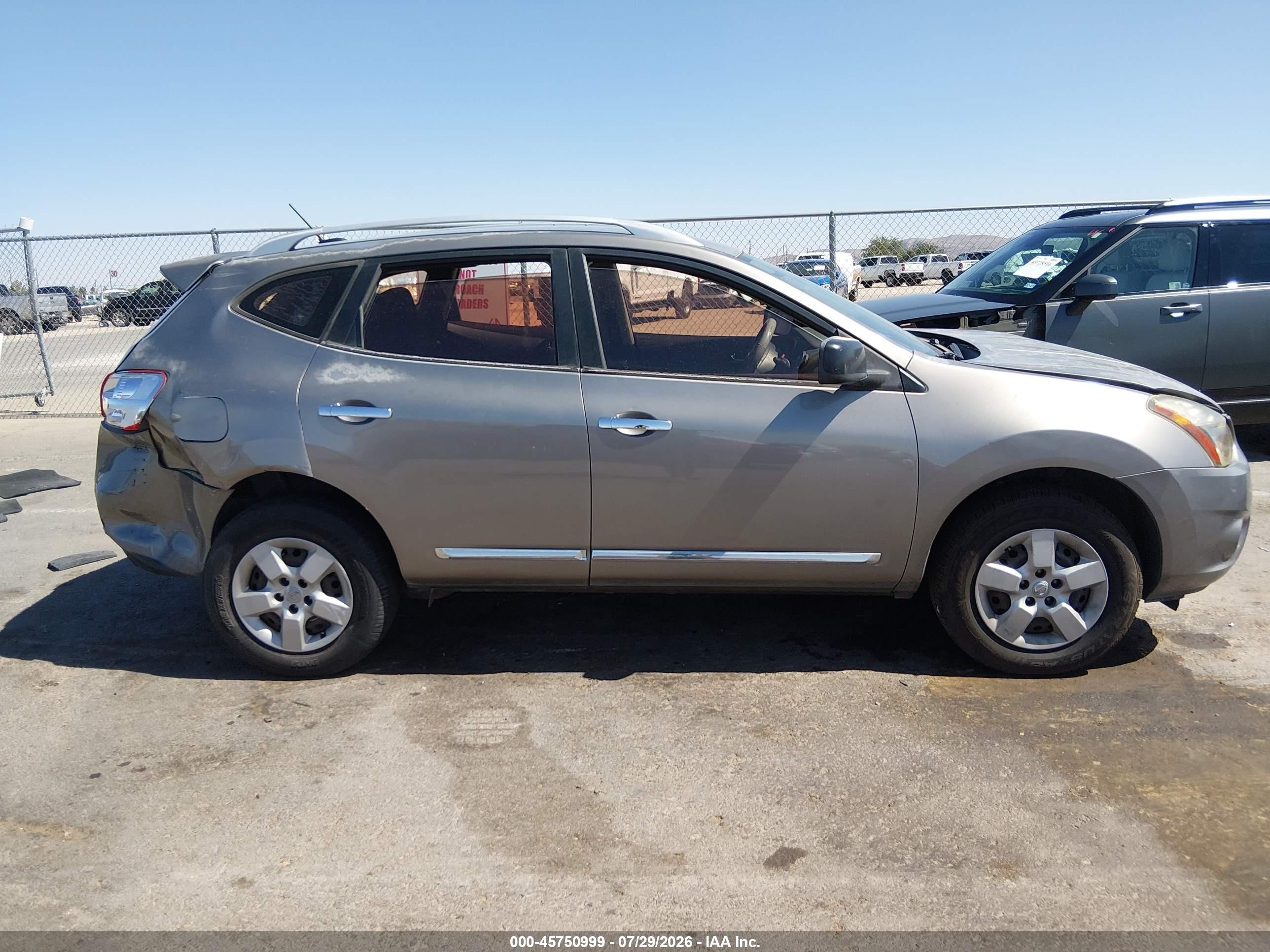 2015 Nissan Rogue Select S Silver vin: JN8AS5MT0FW152743