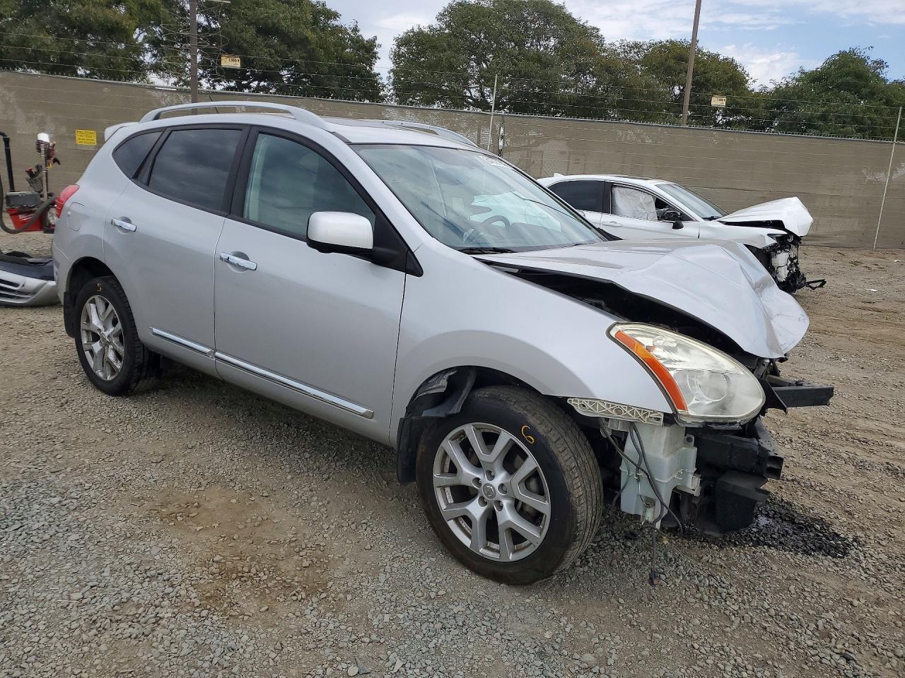 2013 Nissan Rogue S Silver vin: JN8AS5MT1DW528816