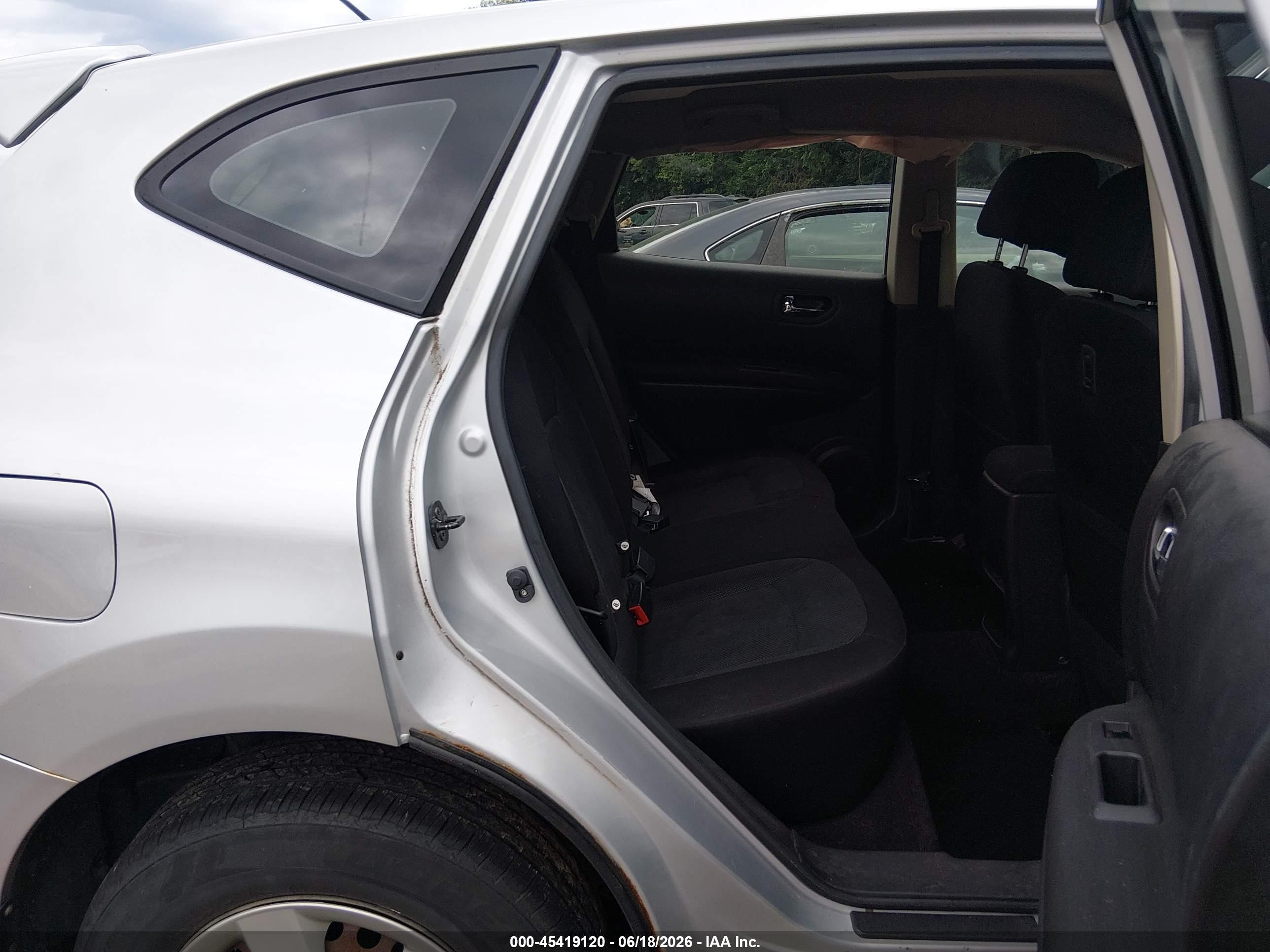 2013 Nissan Rogue S Silver vin: JN8AS5MT1DW550542