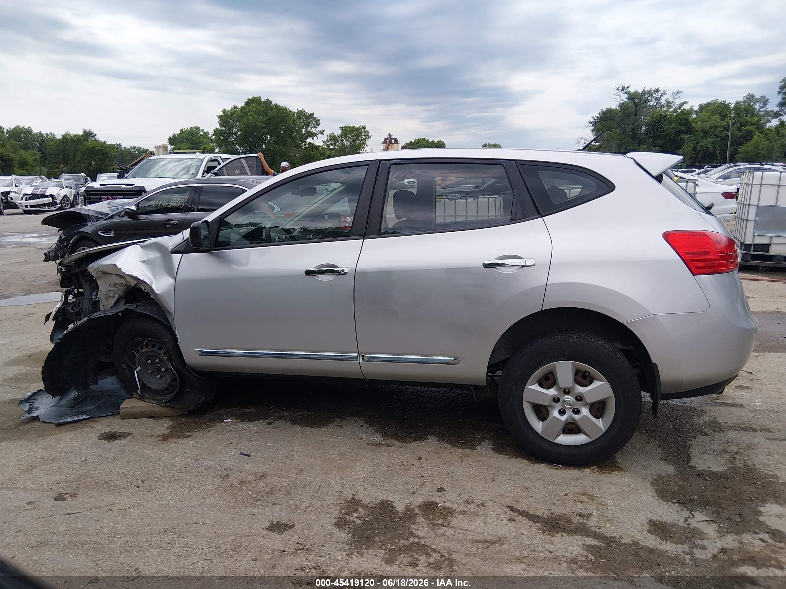 2013 Nissan Rogue S Silver vin: JN8AS5MT1DW550542