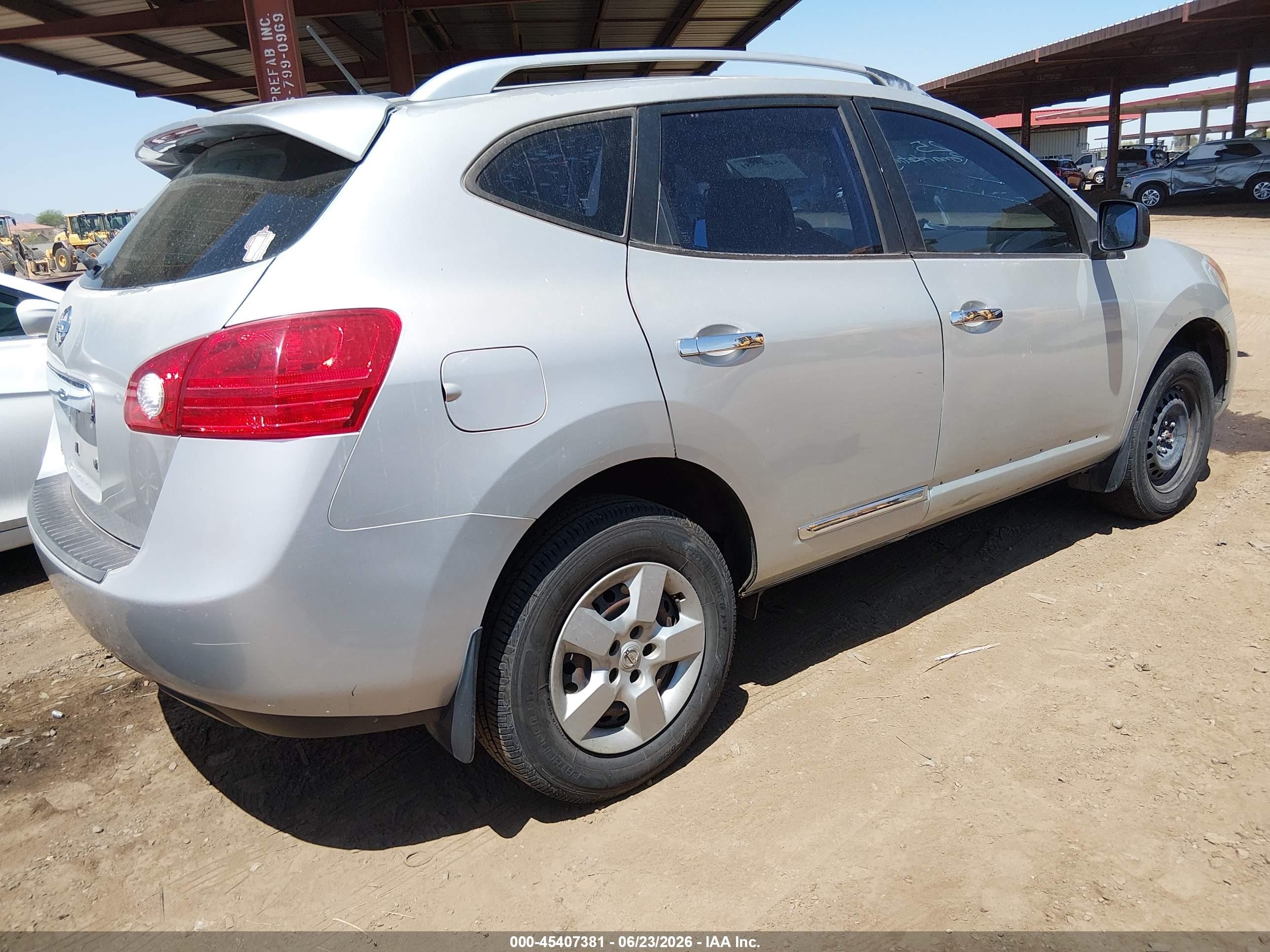 2014 Nissan Rogue Select S Silver vin: JN8AS5MT1EW608425