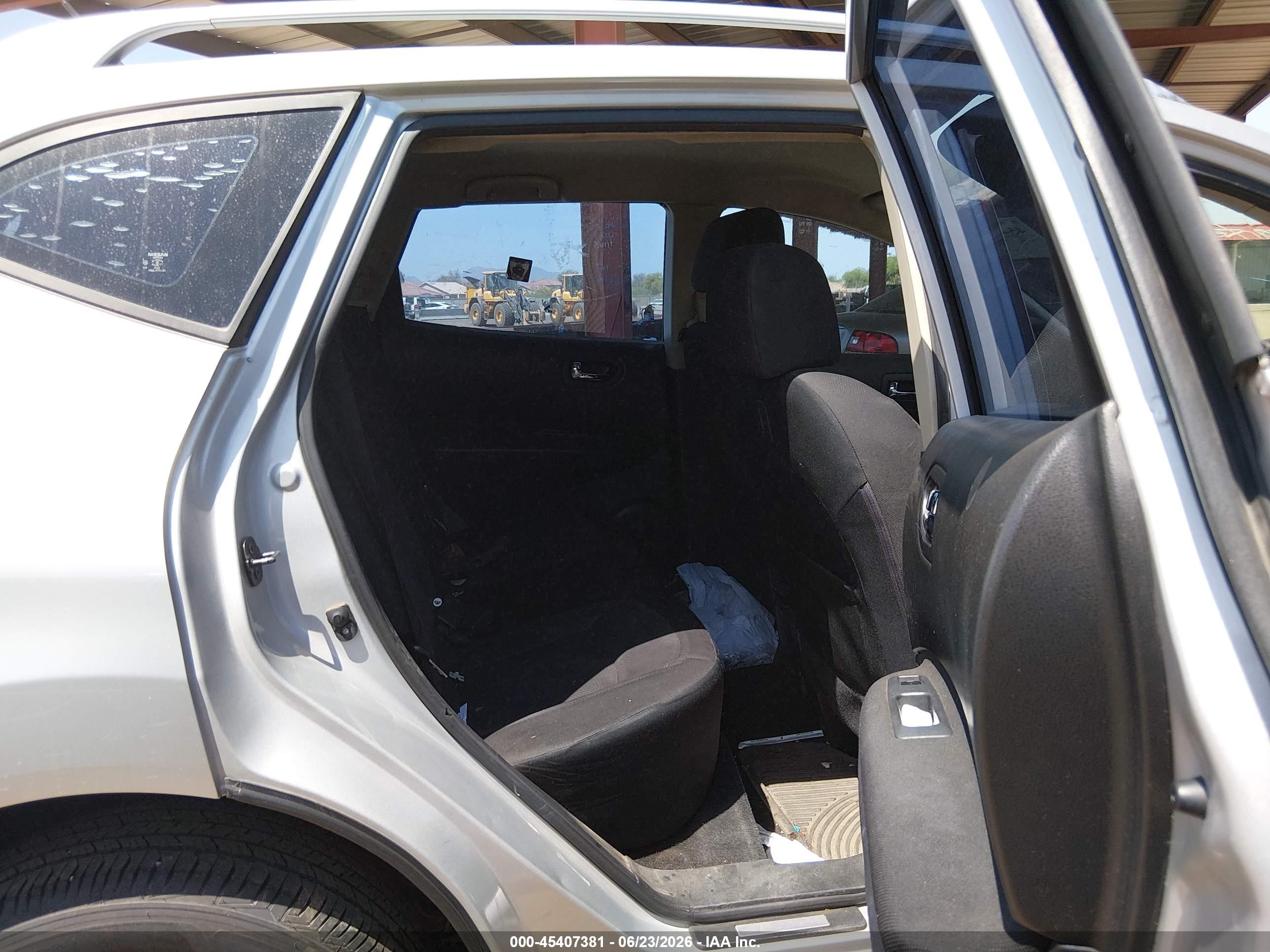 2014 Nissan Rogue Select S Silver vin: JN8AS5MT1EW608425