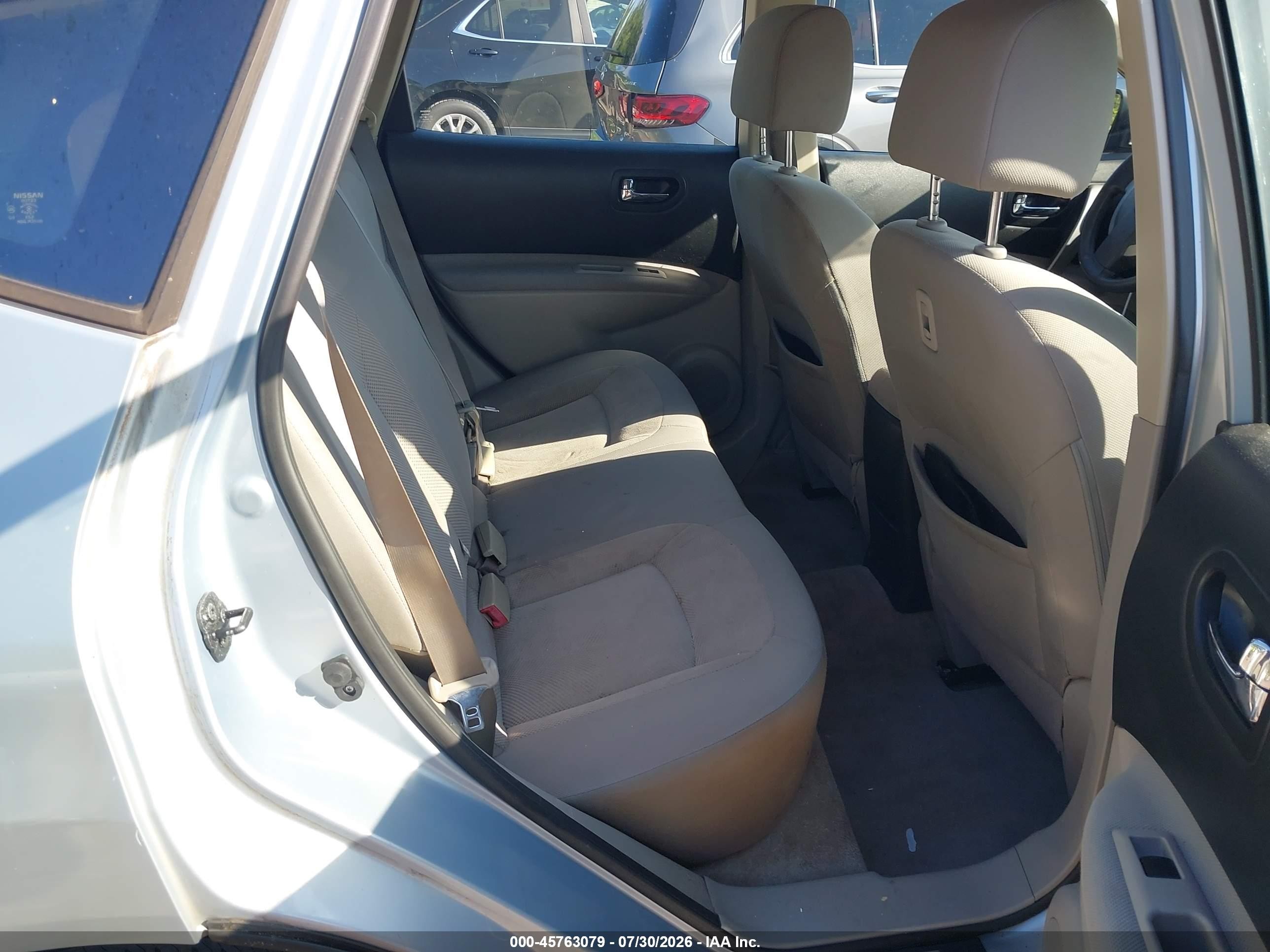 2015 Nissan Rogue Select S Silver vin: JN8AS5MT1FW158342