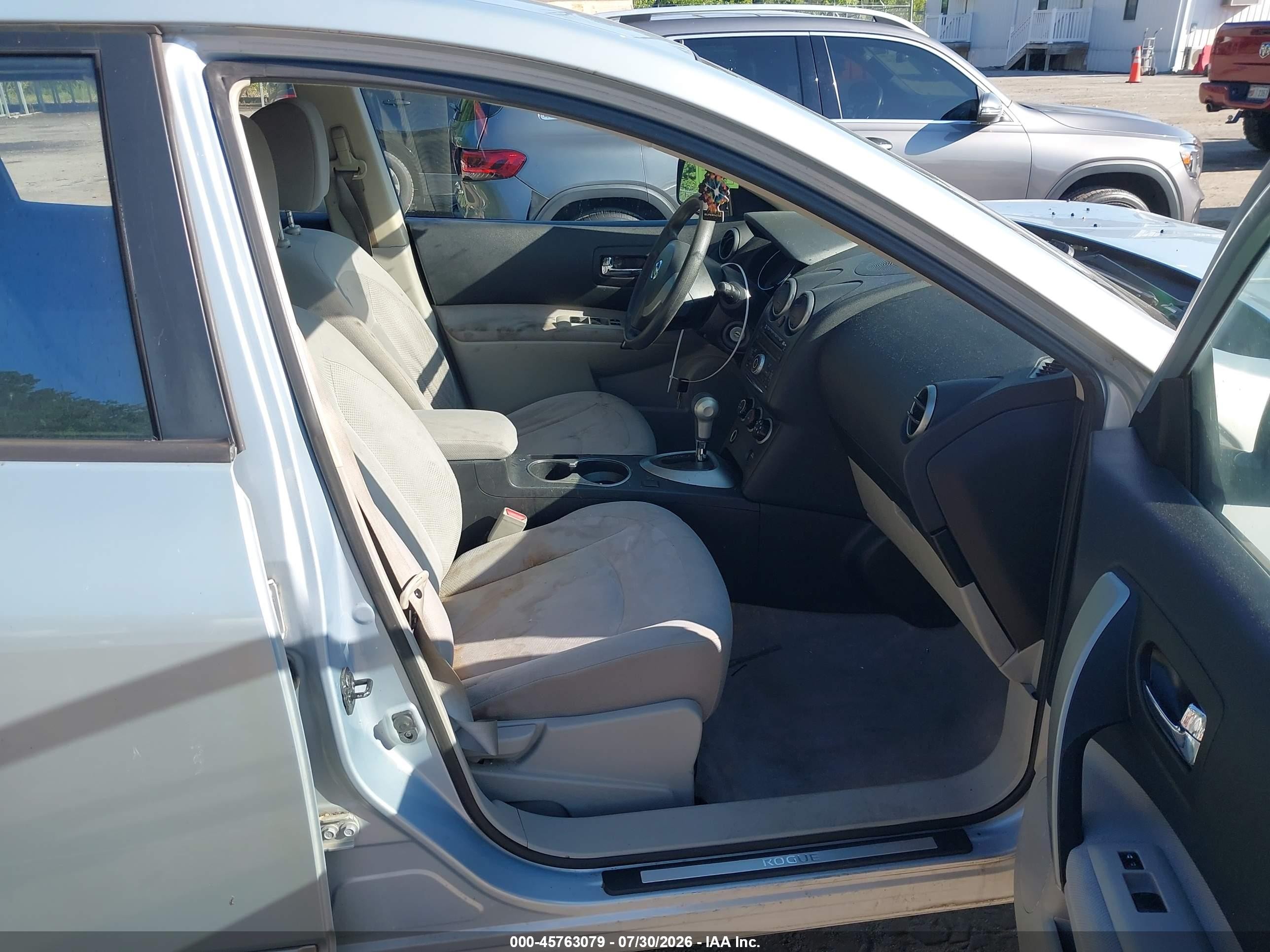 2015 Nissan Rogue Select S Silver vin: JN8AS5MT1FW158342
