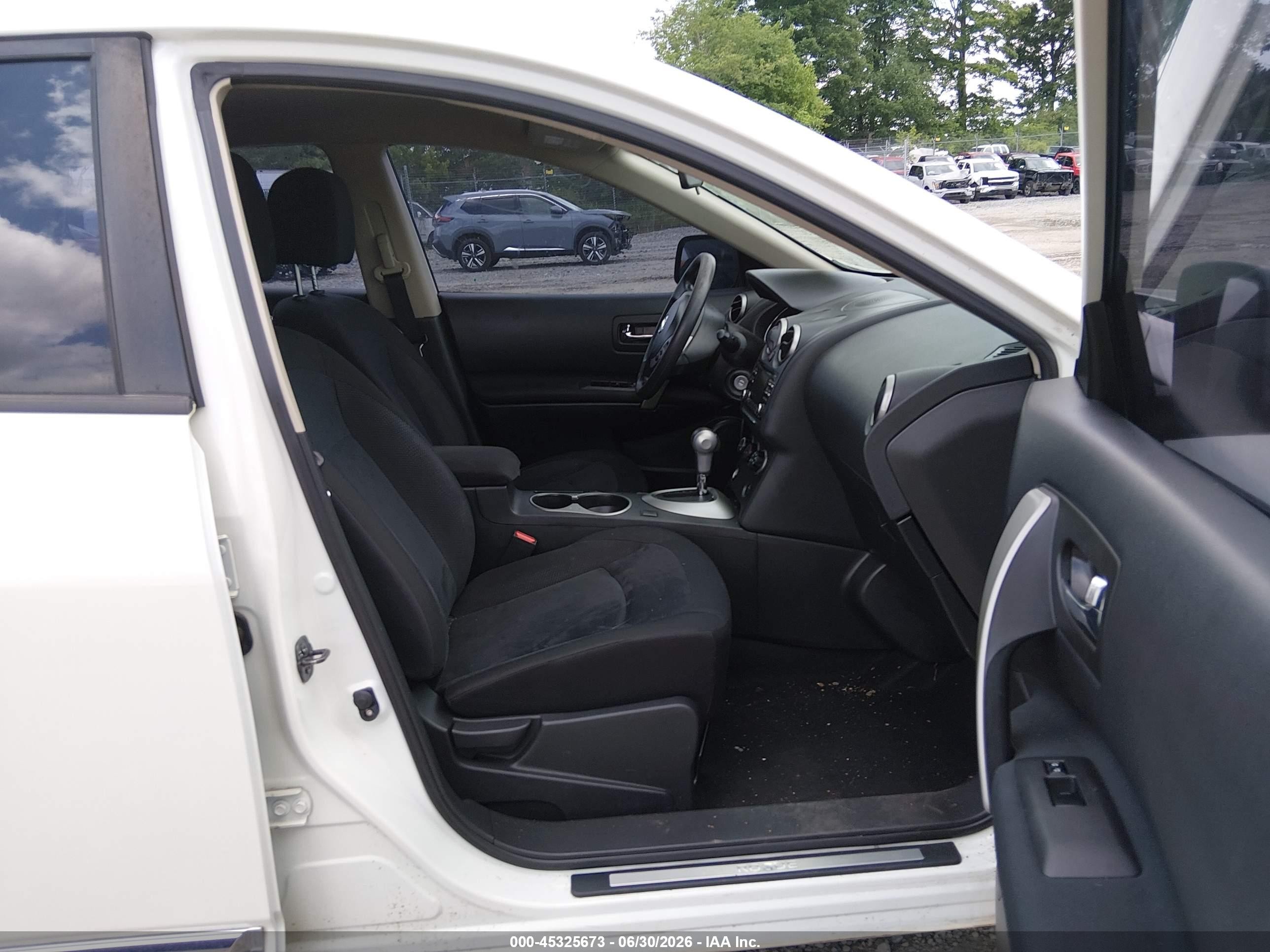 2015 Nissan Rogue Select S Белый vin: JN8AS5MT1FW160382
