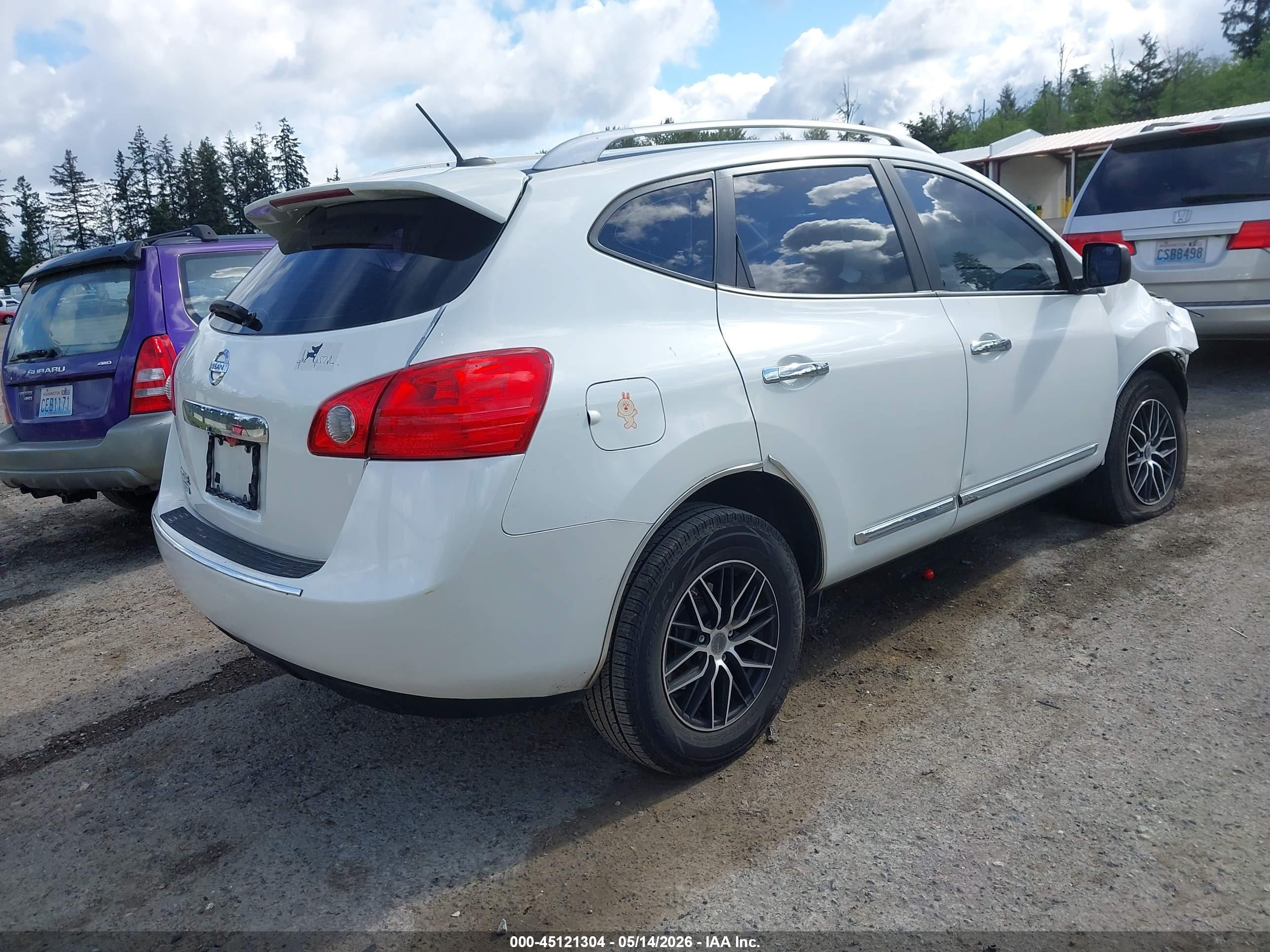 2015 Nissan Rogue Select S Белый vin: JN8AS5MT1FW651602