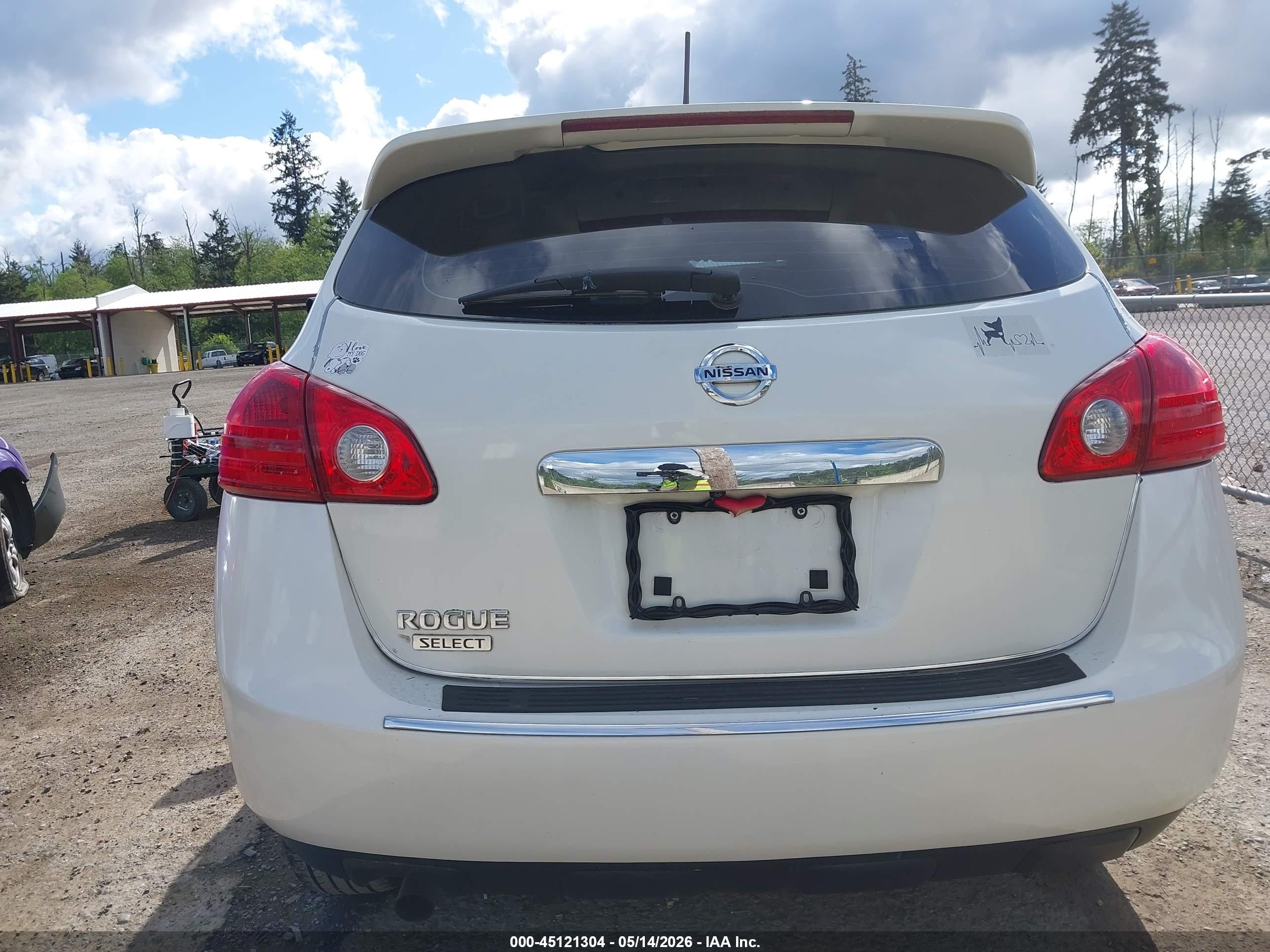2015 Nissan Rogue Select S Белый vin: JN8AS5MT1FW651602