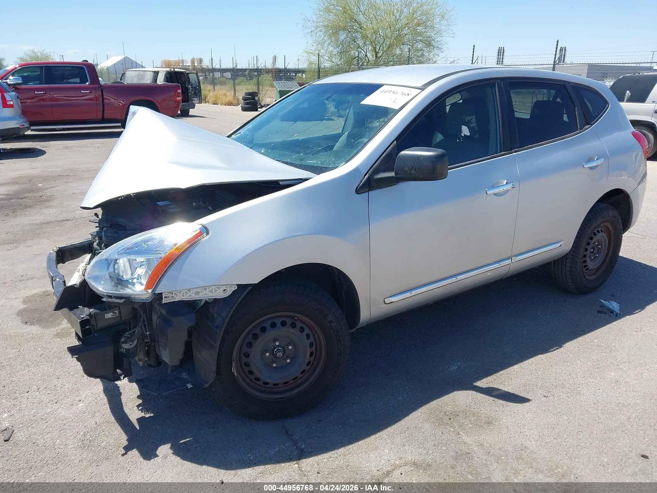 2015 Nissan Rogue Select S Silver vin: JN8AS5MT1FW670991