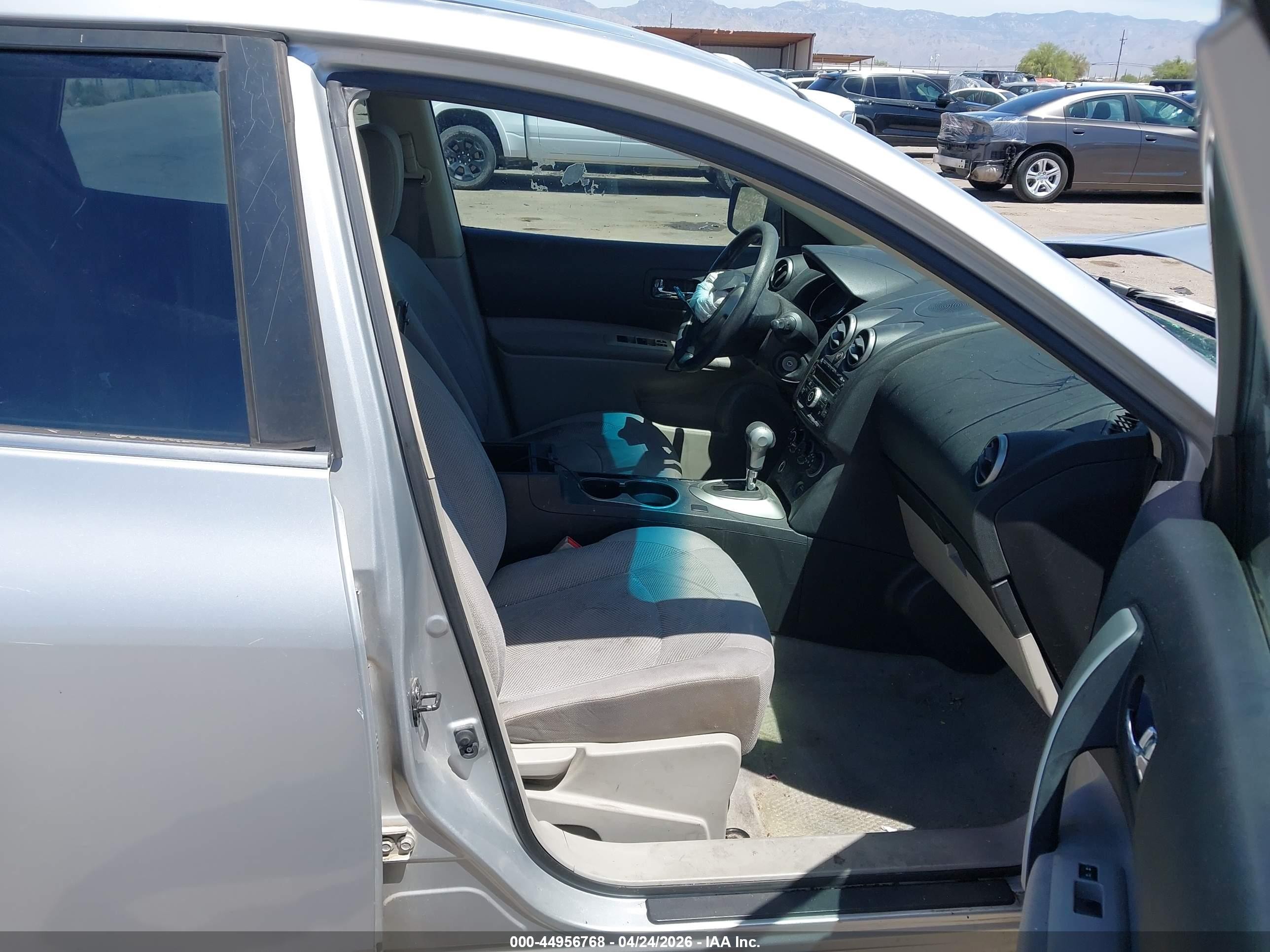 2015 Nissan Rogue Select S Silver vin: JN8AS5MT1FW670991