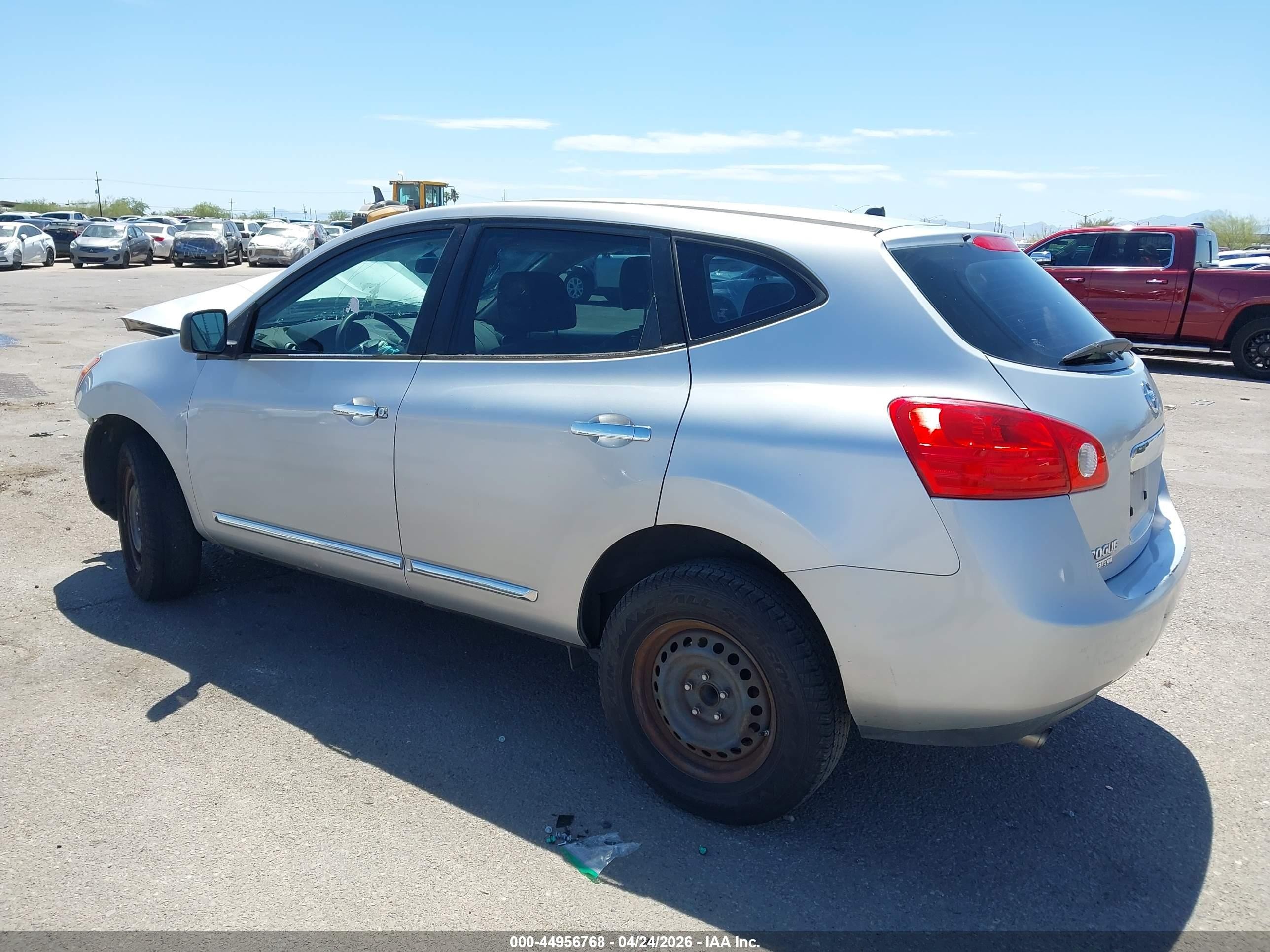 2015 Nissan Rogue Select S Silver vin: JN8AS5MT1FW670991