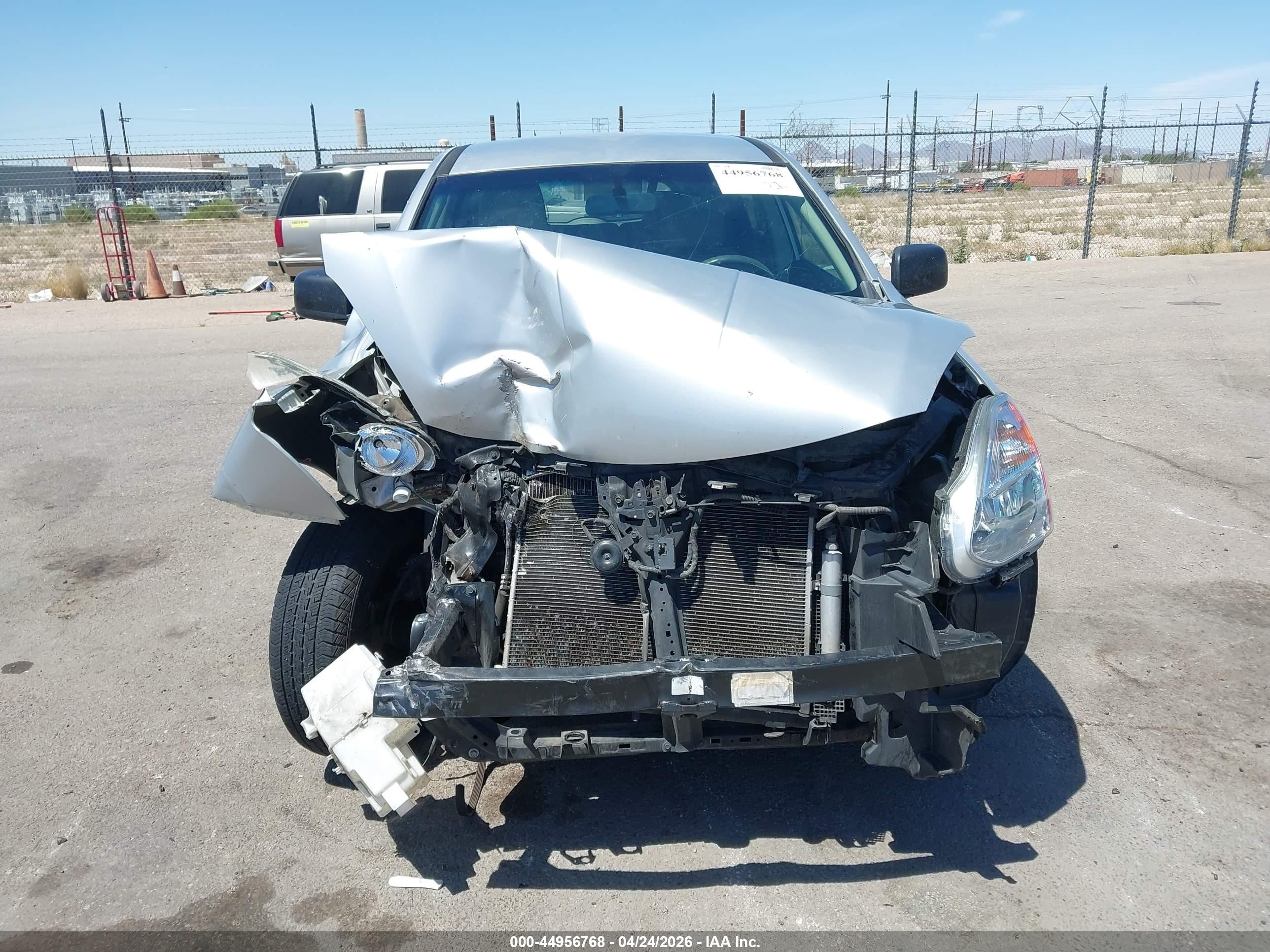 2015 Nissan Rogue Select S Silver vin: JN8AS5MT1FW670991