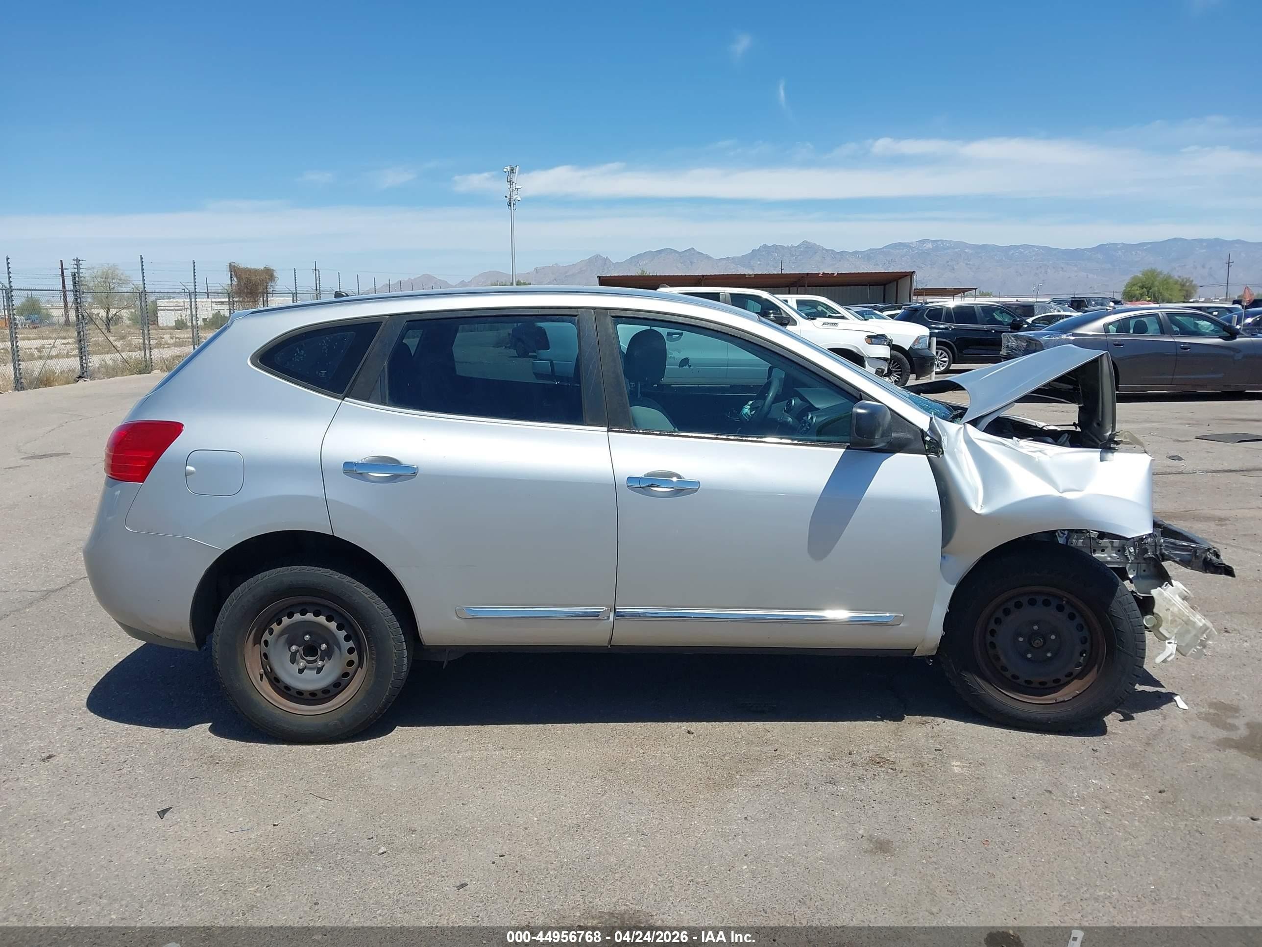 2015 Nissan Rogue Select S Silver vin: JN8AS5MT1FW670991