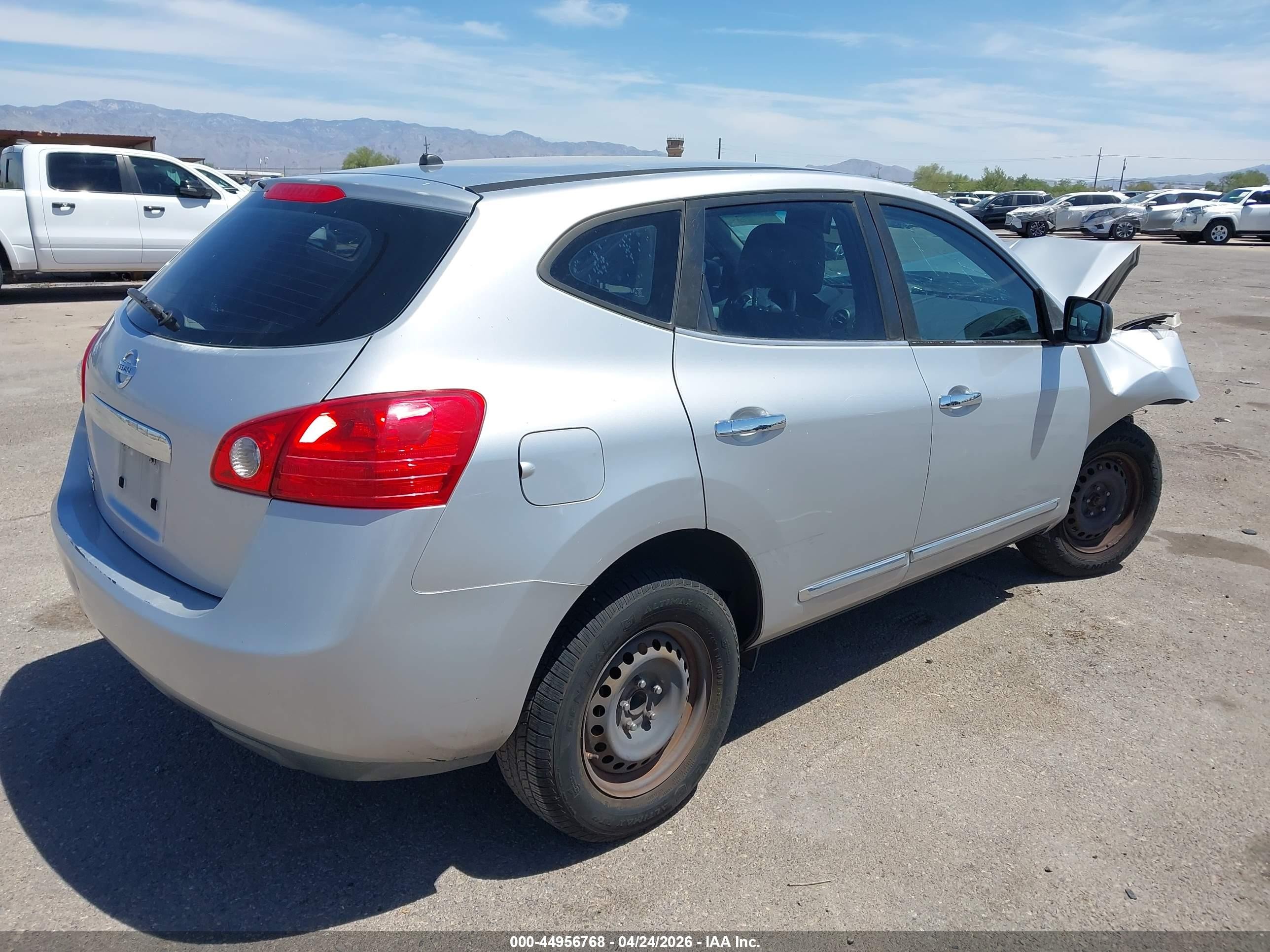 2015 Nissan Rogue Select S Silver vin: JN8AS5MT1FW670991