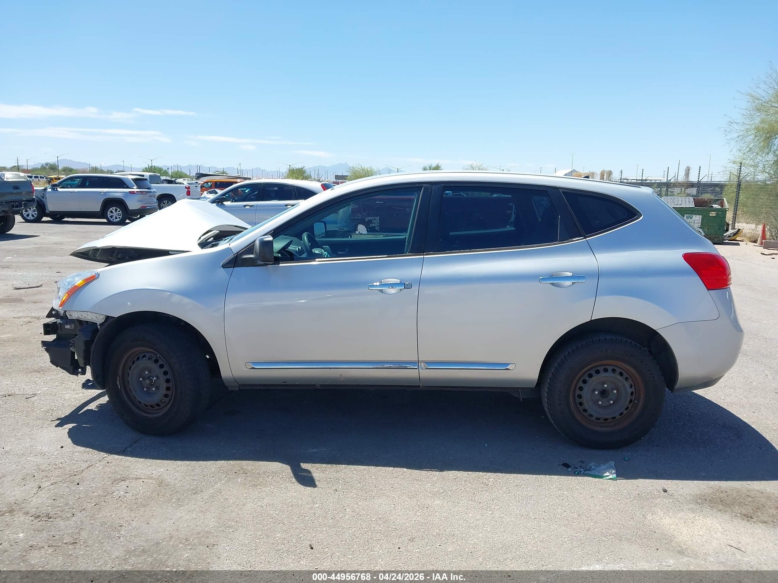 2015 Nissan Rogue Select S Silver vin: JN8AS5MT1FW670991