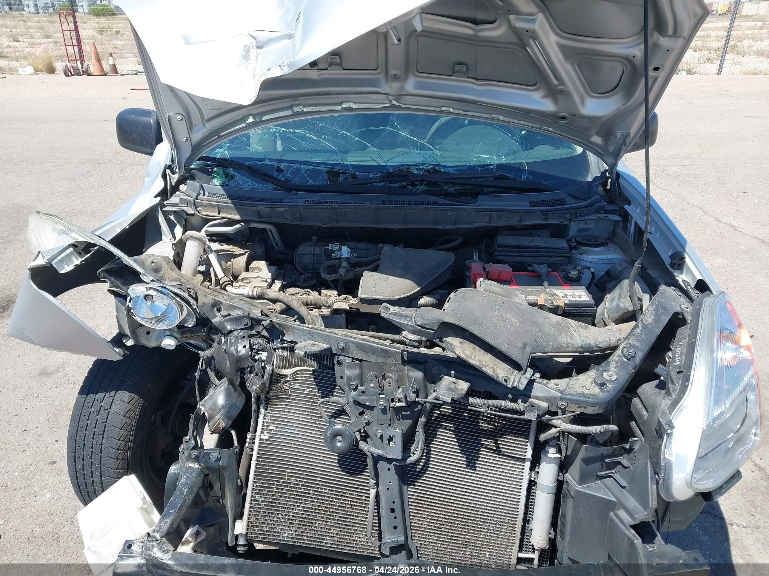 2015 Nissan Rogue Select S Silver vin: JN8AS5MT1FW670991