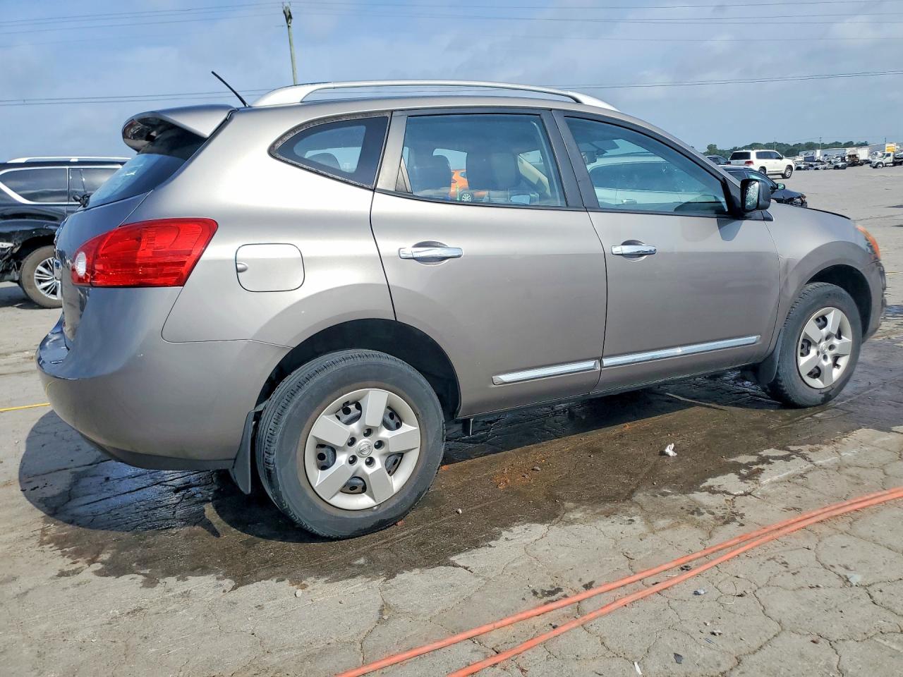 2014 Nissan Rogue Select S Silver vin: JN8AS5MT2EW610457