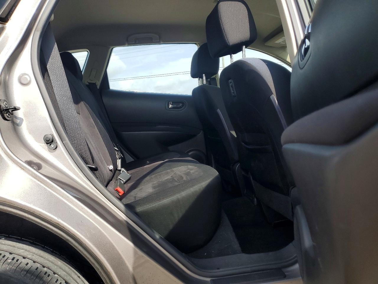 2014 Nissan Rogue Select S Silver vin: JN8AS5MT2EW610457