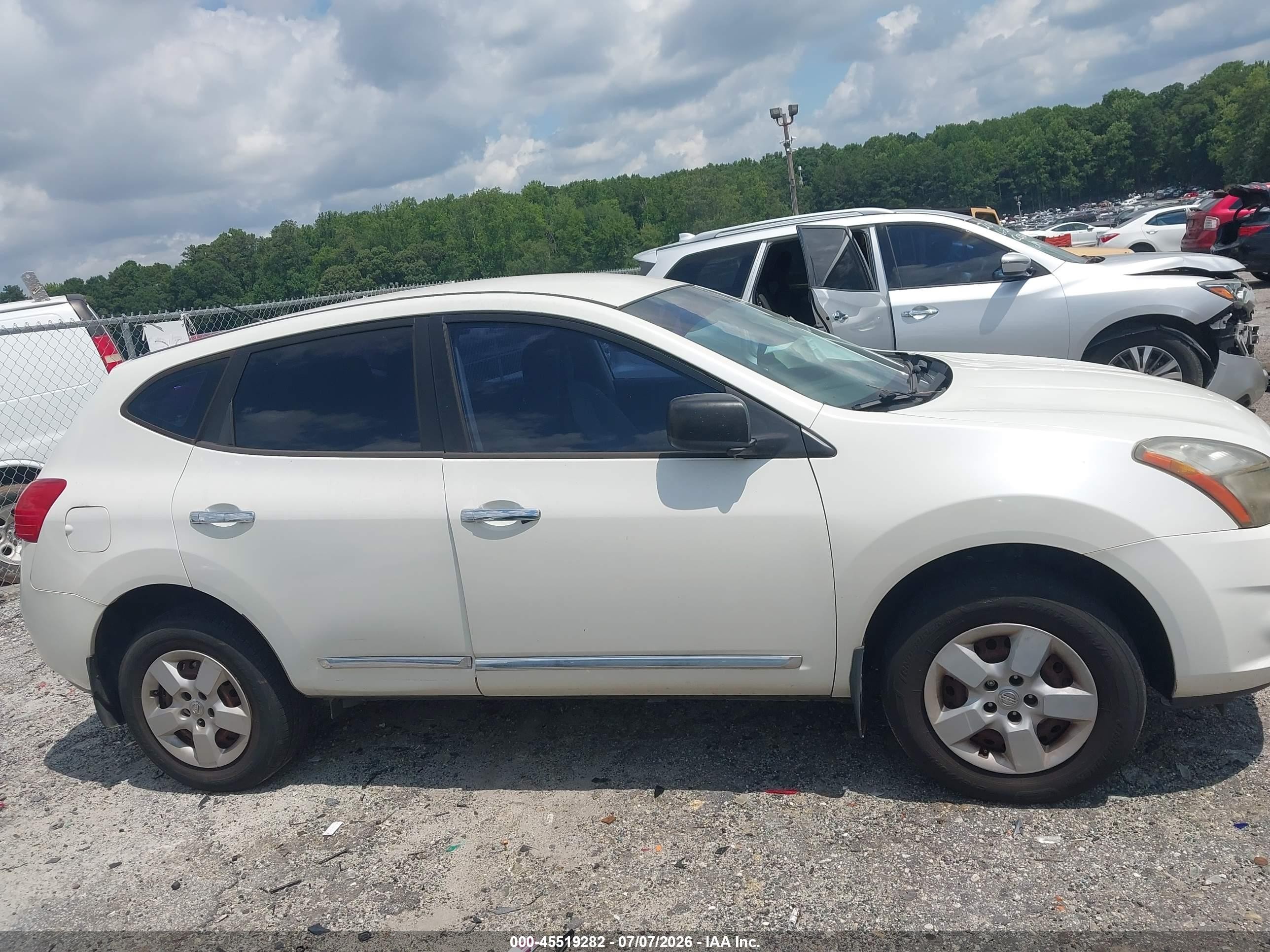 2015 Nissan Rogue Select S White vin: JN8AS5MT2FW154879