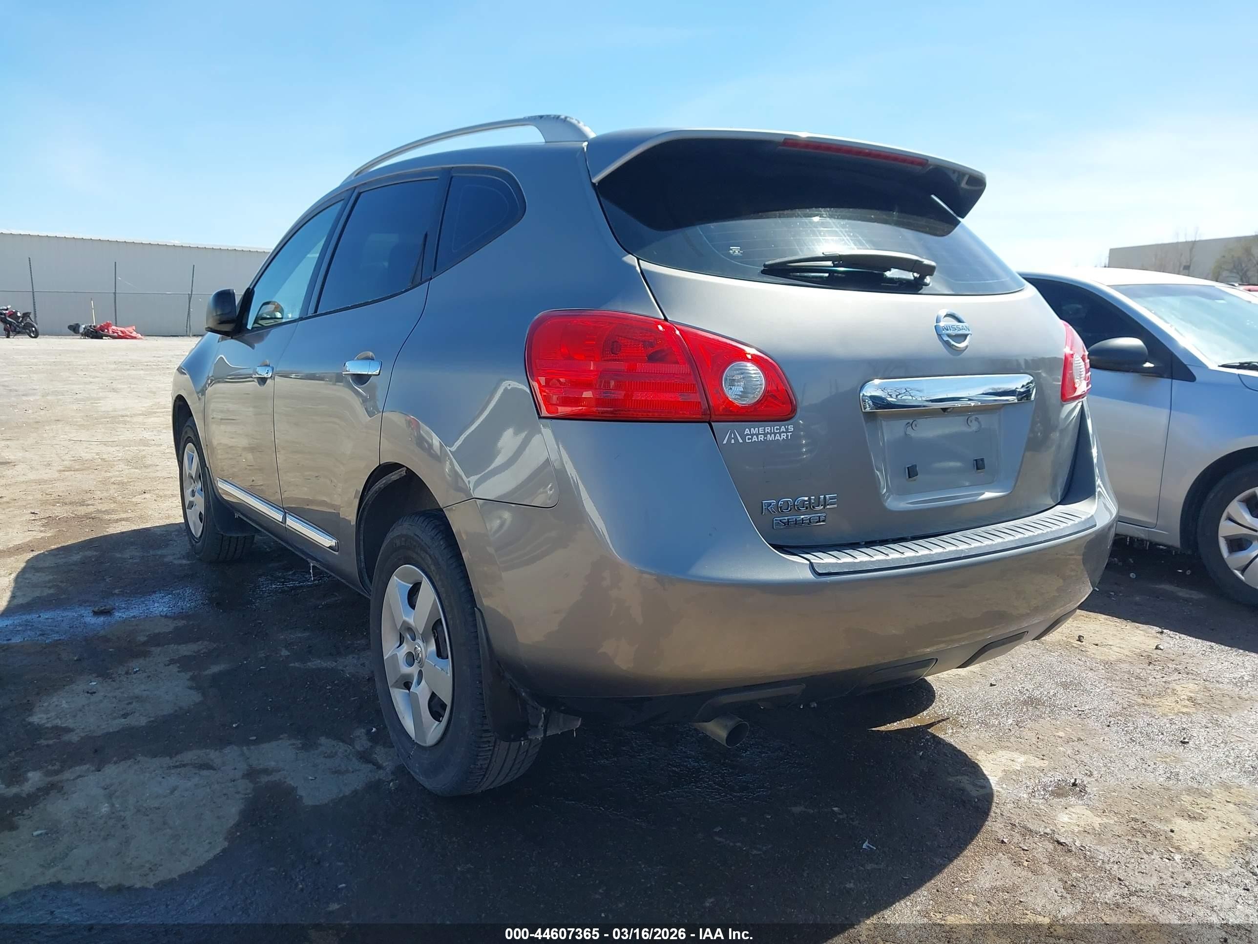 2014 Nissan Rogue Select S Silver vin: JN8AS5MT3EW608653