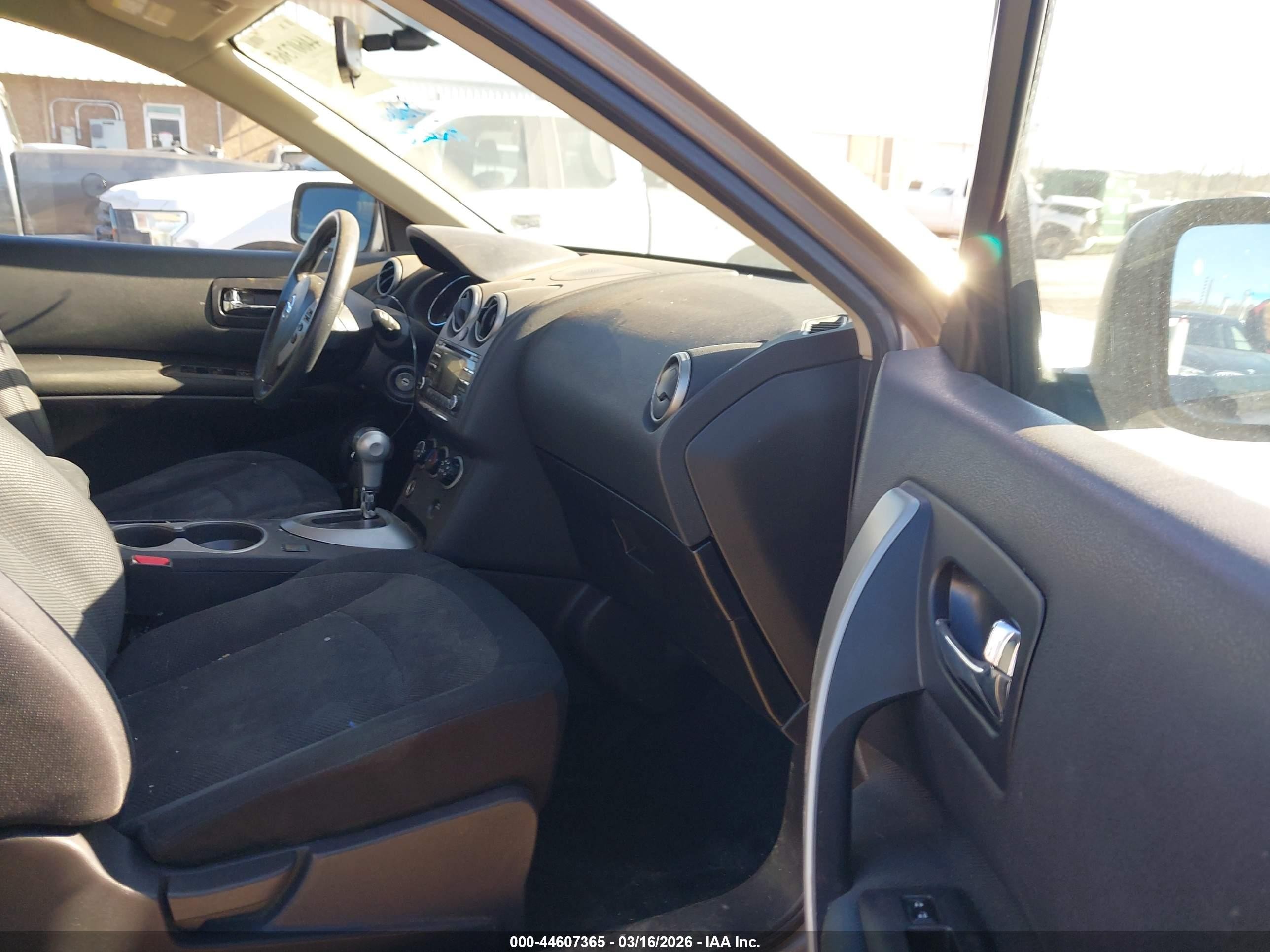 2014 Nissan Rogue Select S Silver vin: JN8AS5MT3EW608653