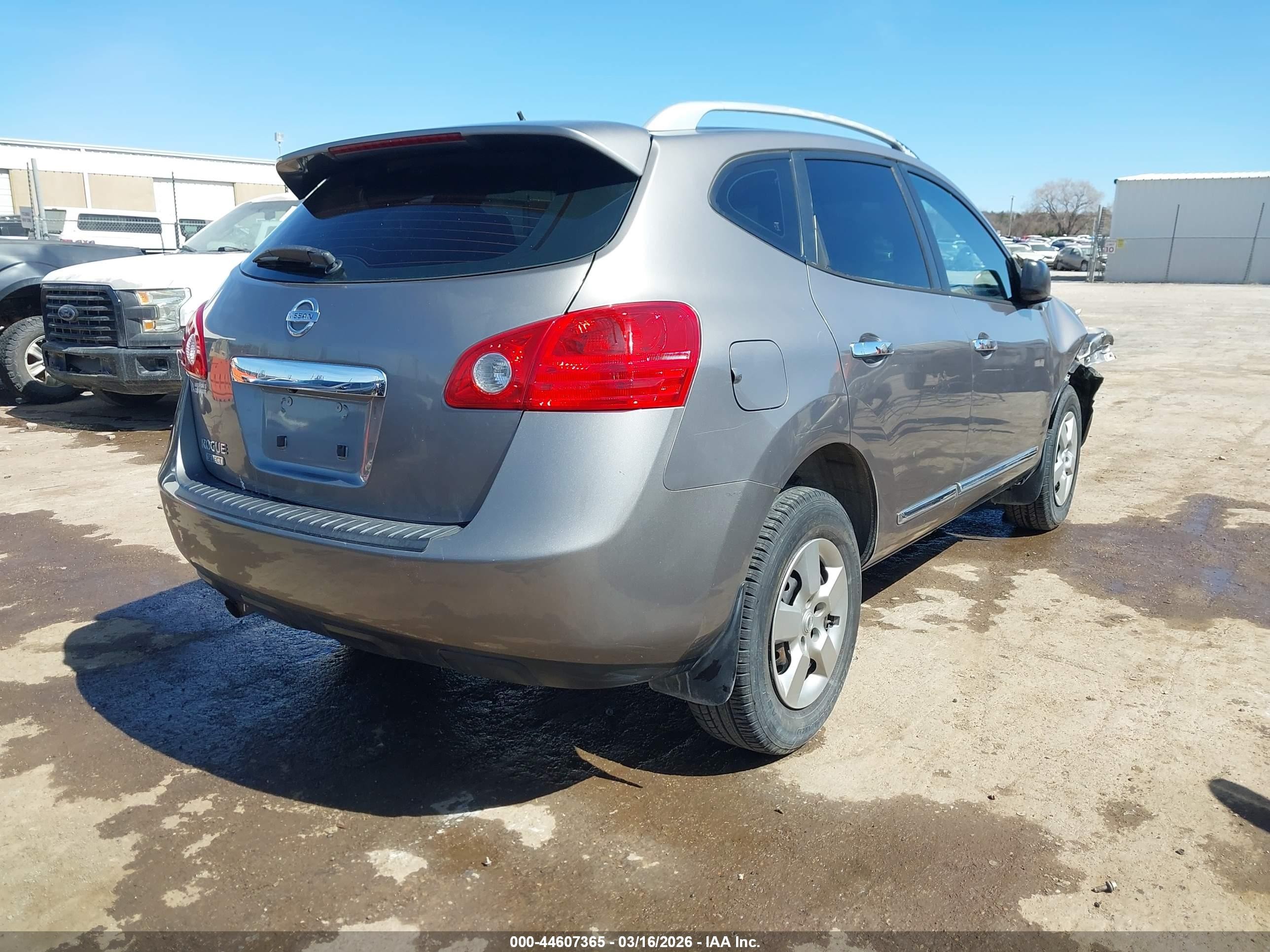 2014 Nissan Rogue Select S Silver vin: JN8AS5MT3EW608653