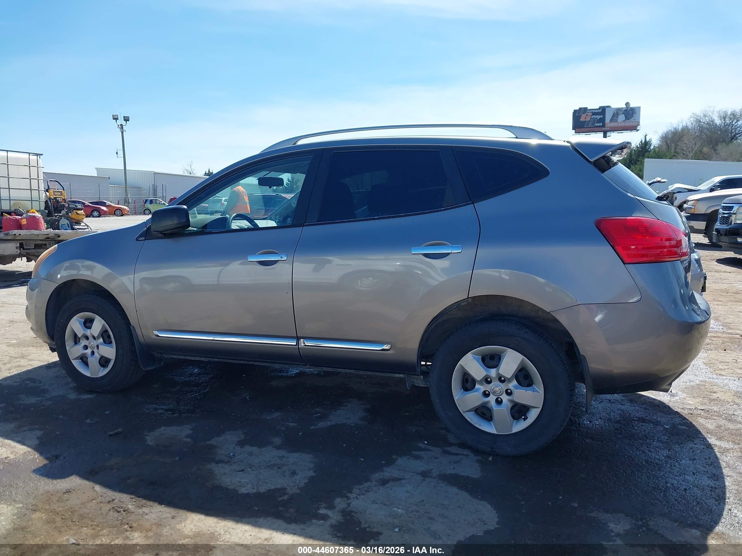 2014 Nissan Rogue Select S Silver vin: JN8AS5MT3EW608653