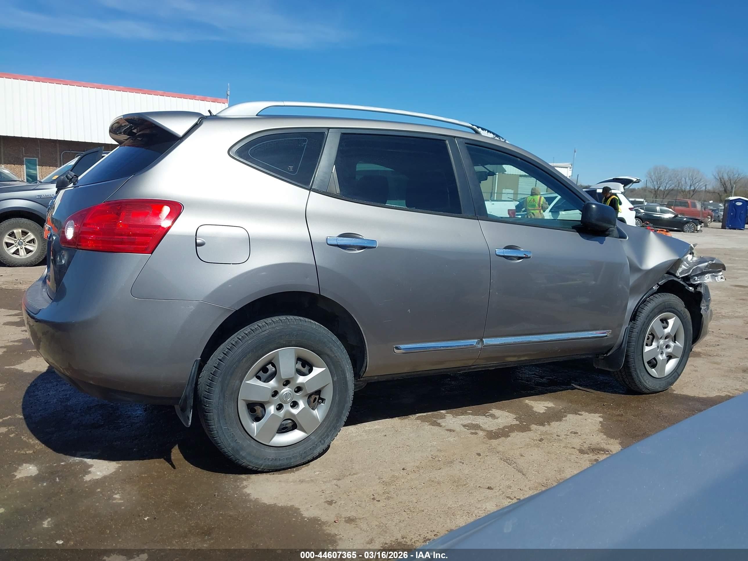 2014 Nissan Rogue Select S Silver vin: JN8AS5MT3EW608653