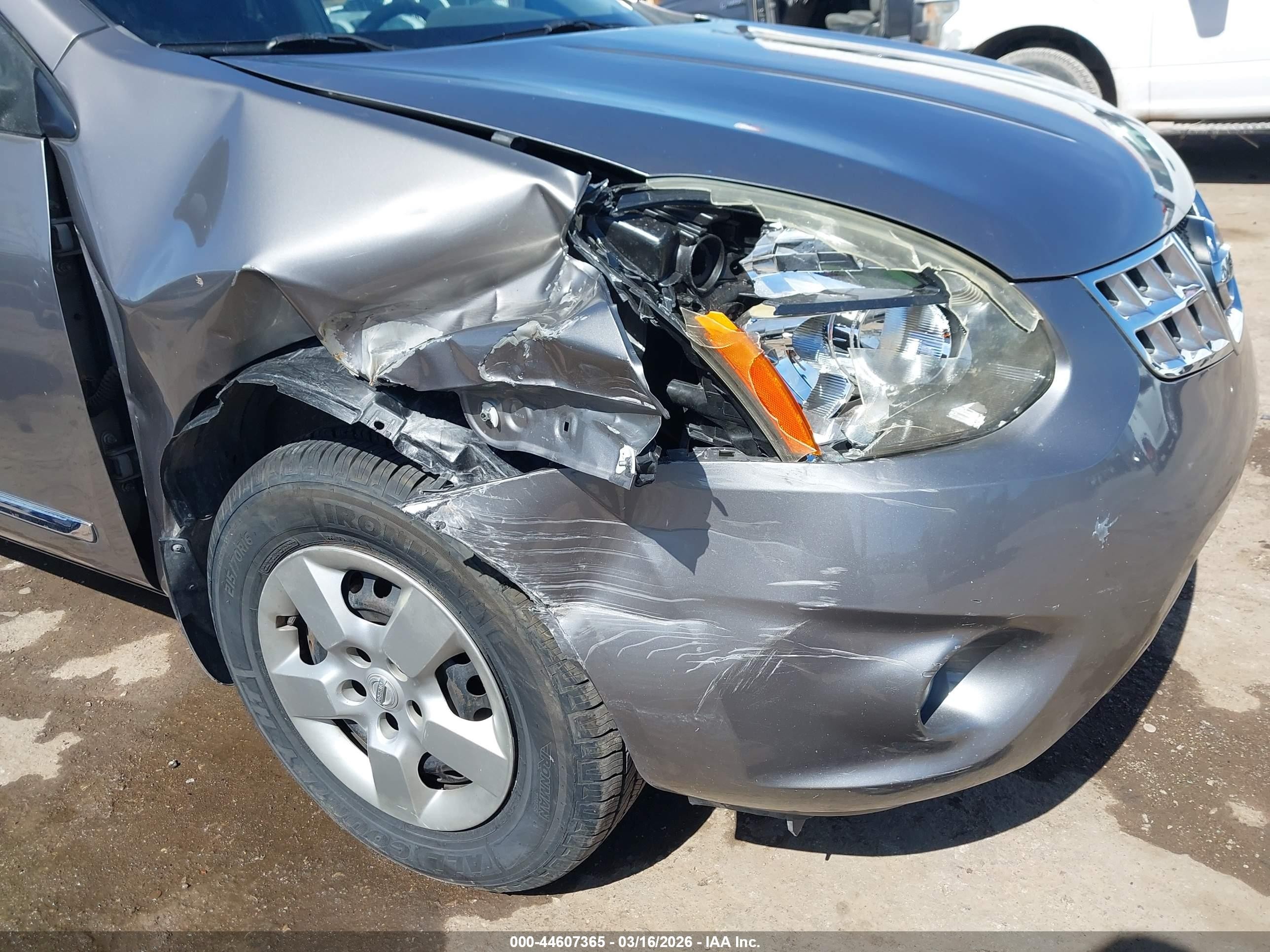 2014 Nissan Rogue Select S Silver vin: JN8AS5MT3EW608653