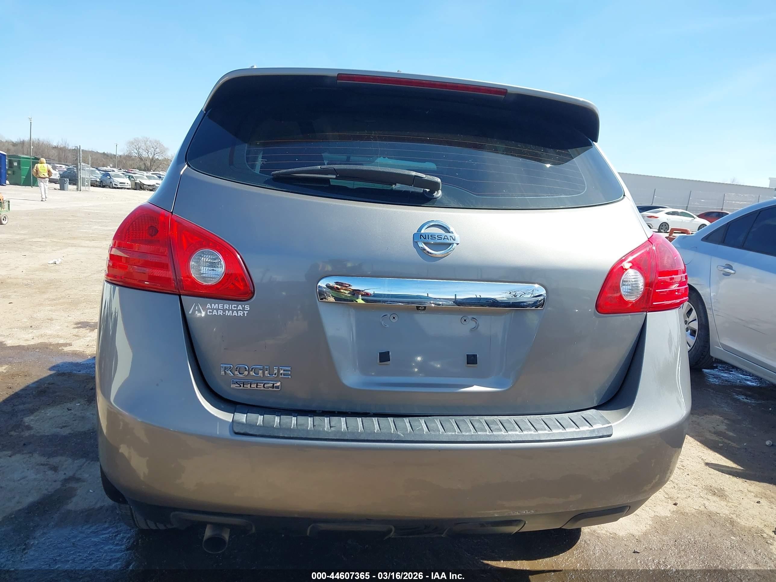 2014 Nissan Rogue Select S Silver vin: JN8AS5MT3EW608653