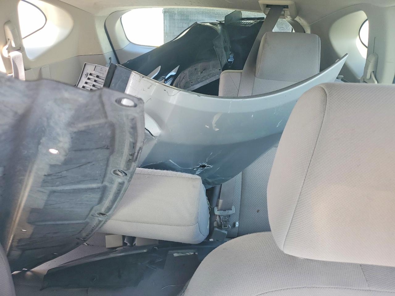 2014 Nissan Rogue Select S Silver vin: JN8AS5MT3EW613061