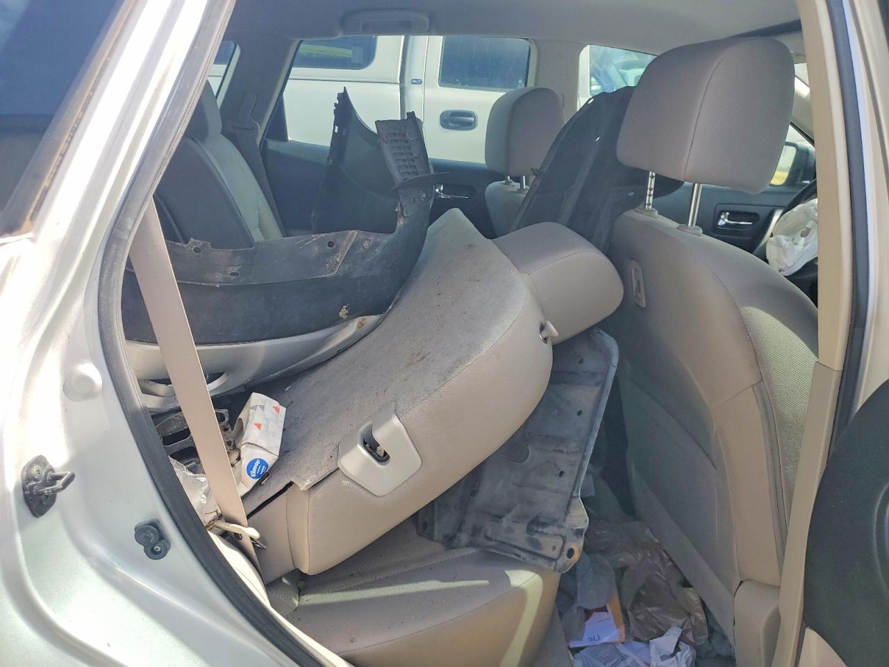 2014 Nissan Rogue Select S Silver vin: JN8AS5MT3EW613061