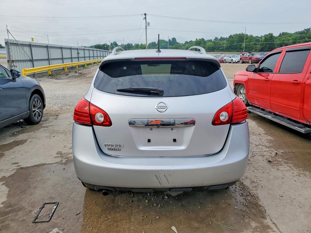 2015 Nissan Rogue Select S Silver vin: JN8AS5MT3FW670197
