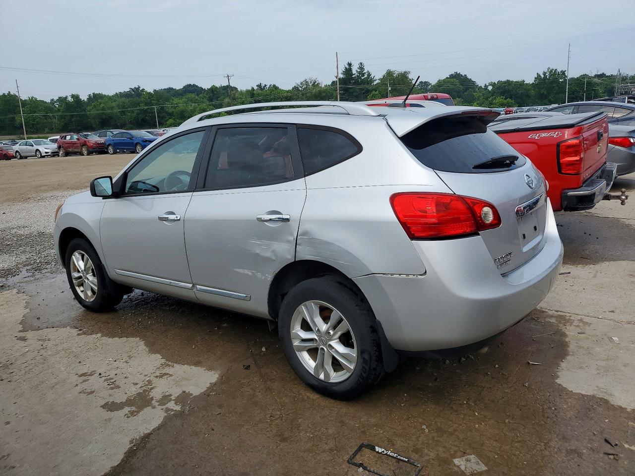2015 Nissan Rogue Select S Silver vin: JN8AS5MT3FW670197