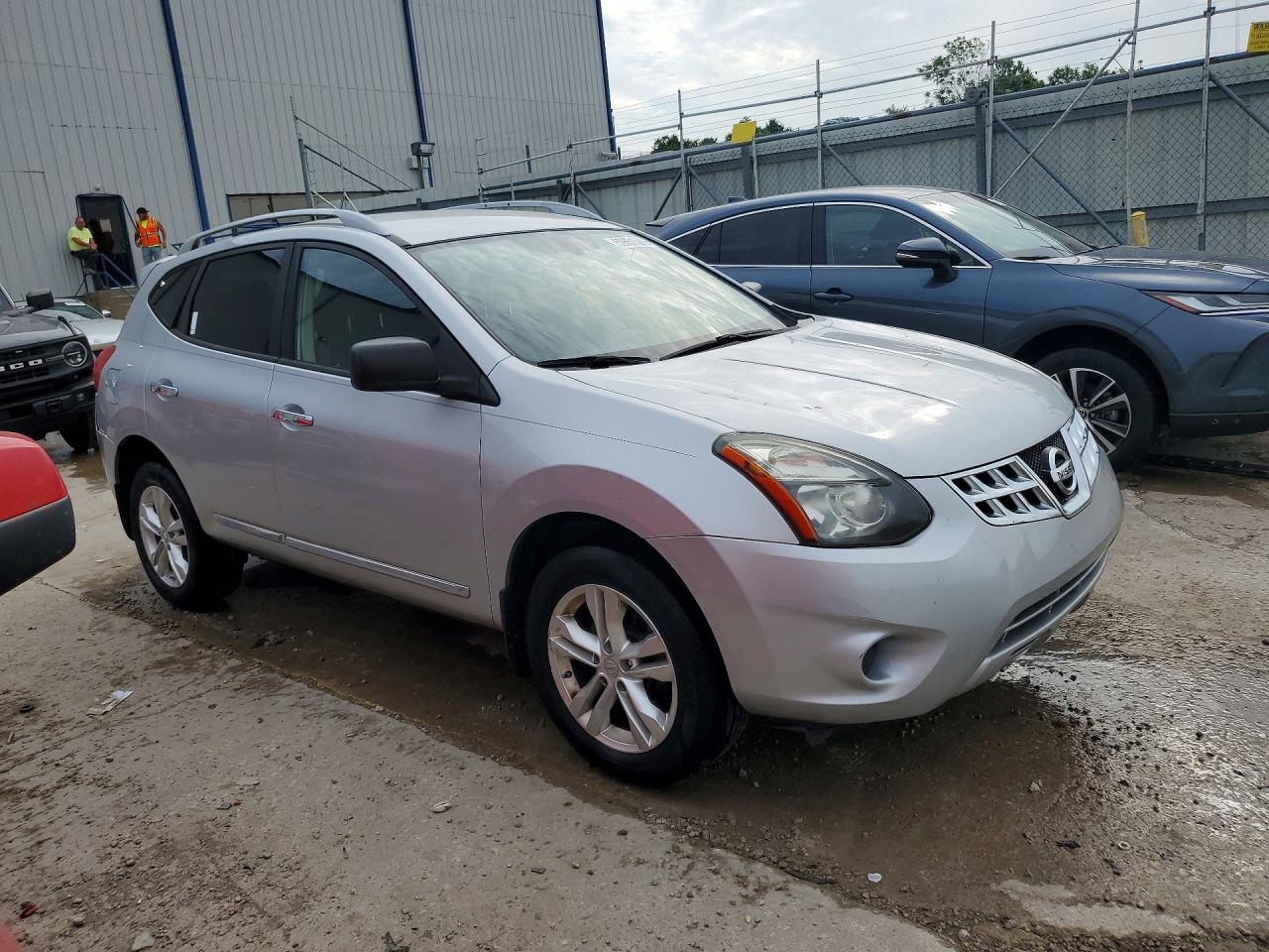 2015 Nissan Rogue Select S Silver vin: JN8AS5MT3FW670197