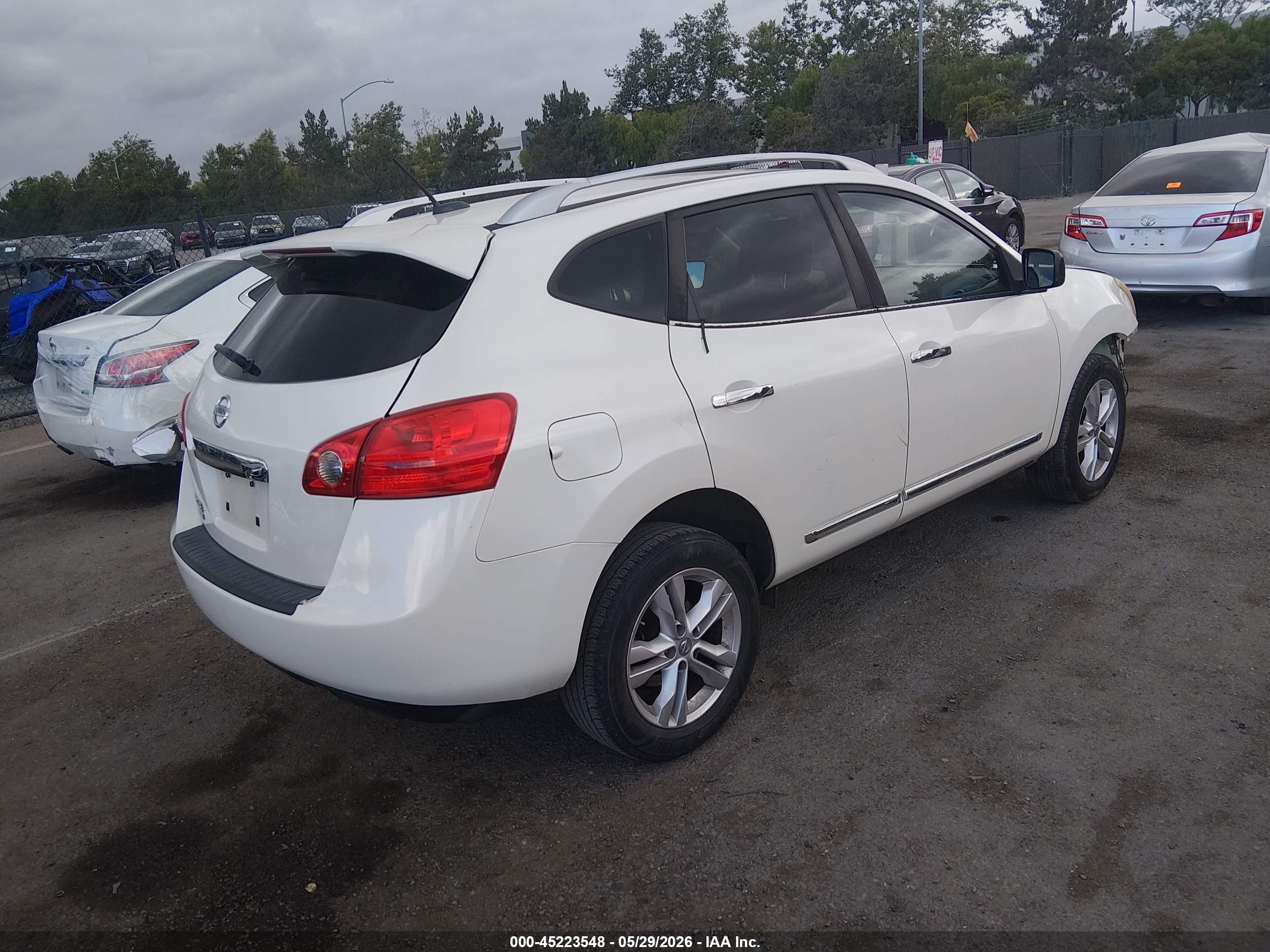2015 Nissan Rogue Select S White vin: JN8AS5MT3FW671656