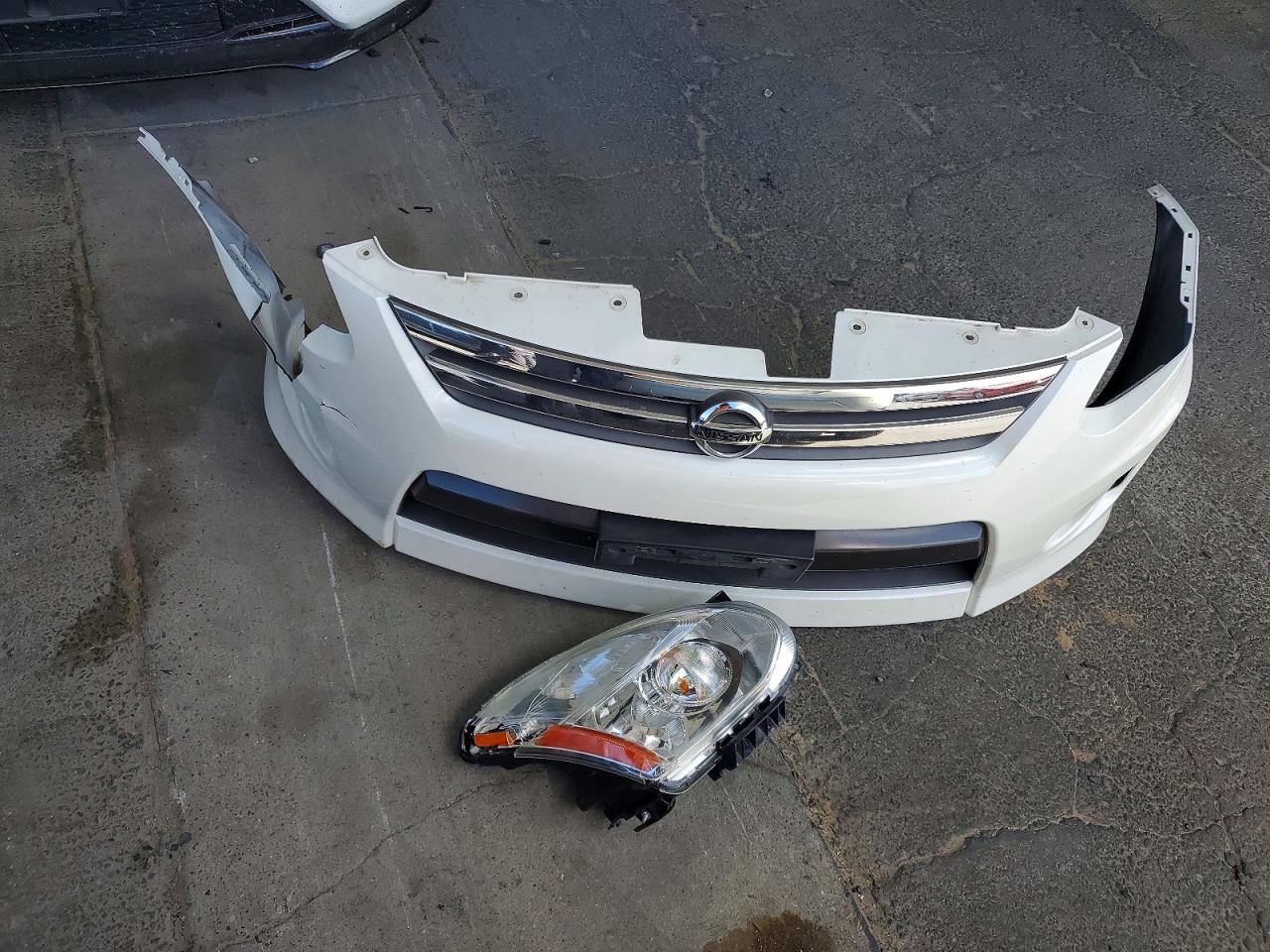 2011 Nissan Rogue S White vin: JN8AS5MT4BW152643