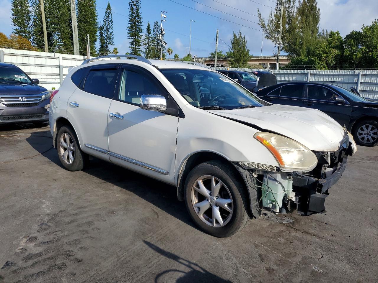 2011 Nissan Rogue S Silver vin: JN8AS5MT4BW156840